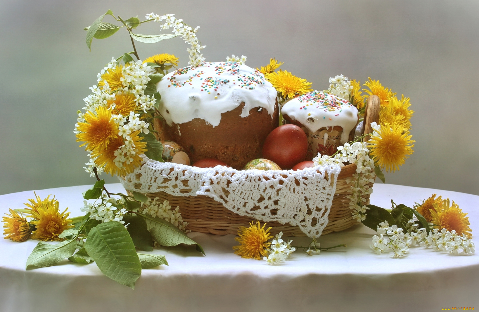 праздничные, пасха, крашенки, куличи, корзина, одуванчики, черемуха, яйца