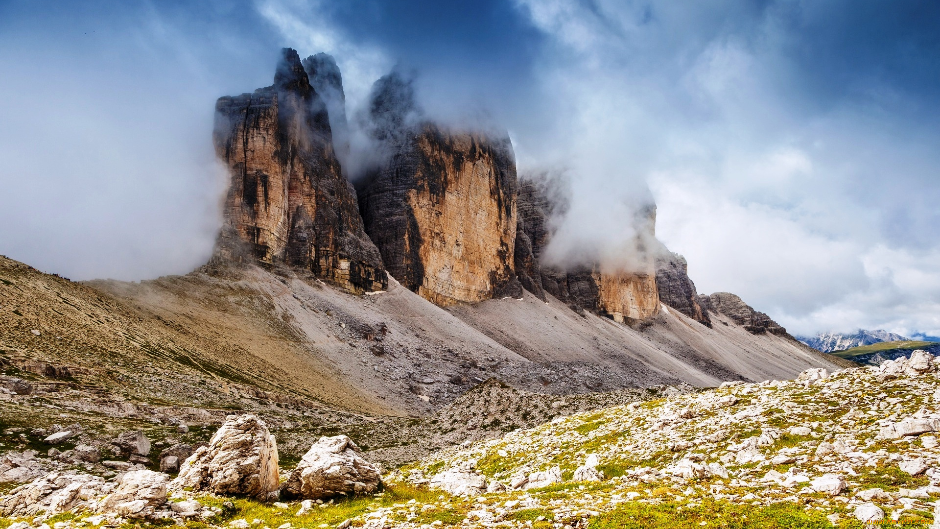 природа, горы, долина, камни, облака, скалы