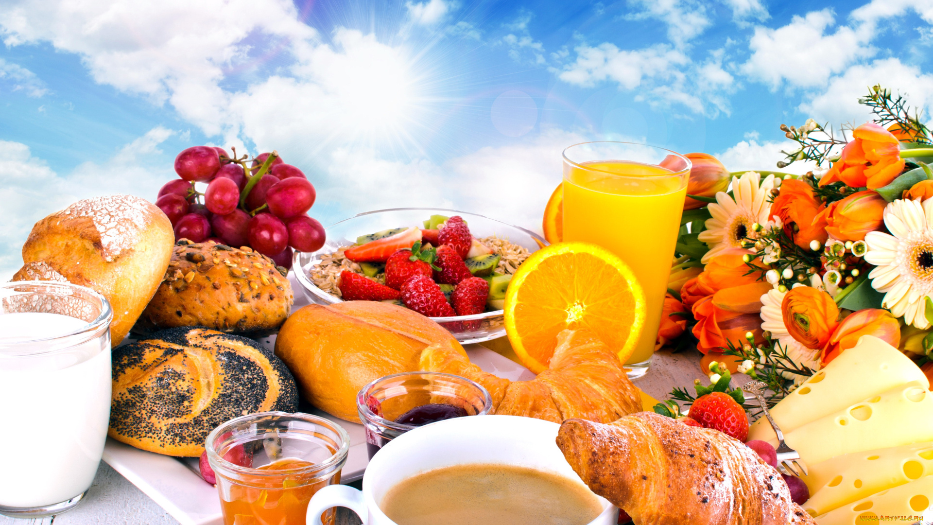 еда, разное, сдоба, яйцо, клубника, апельси, сок, молоко, кофе, круассан