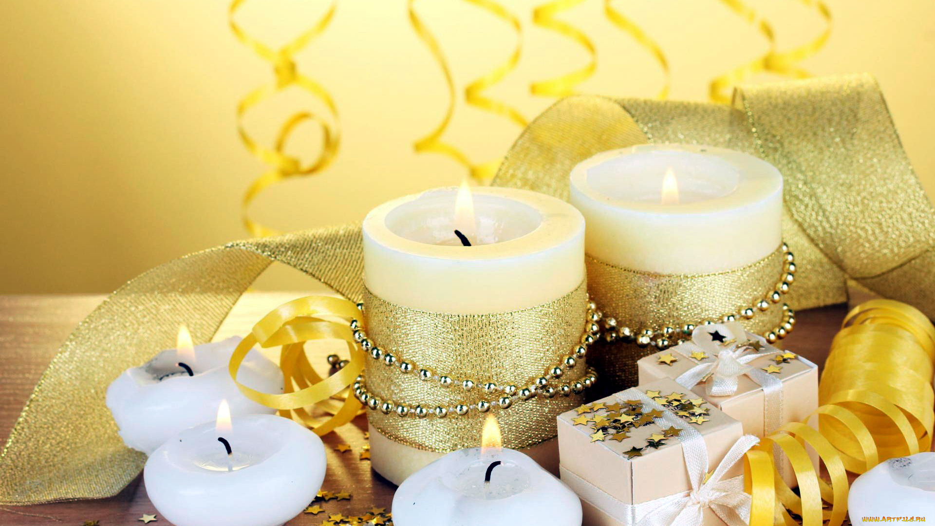 праздничные, новогодние, свечи, бусы, серпантин, лента