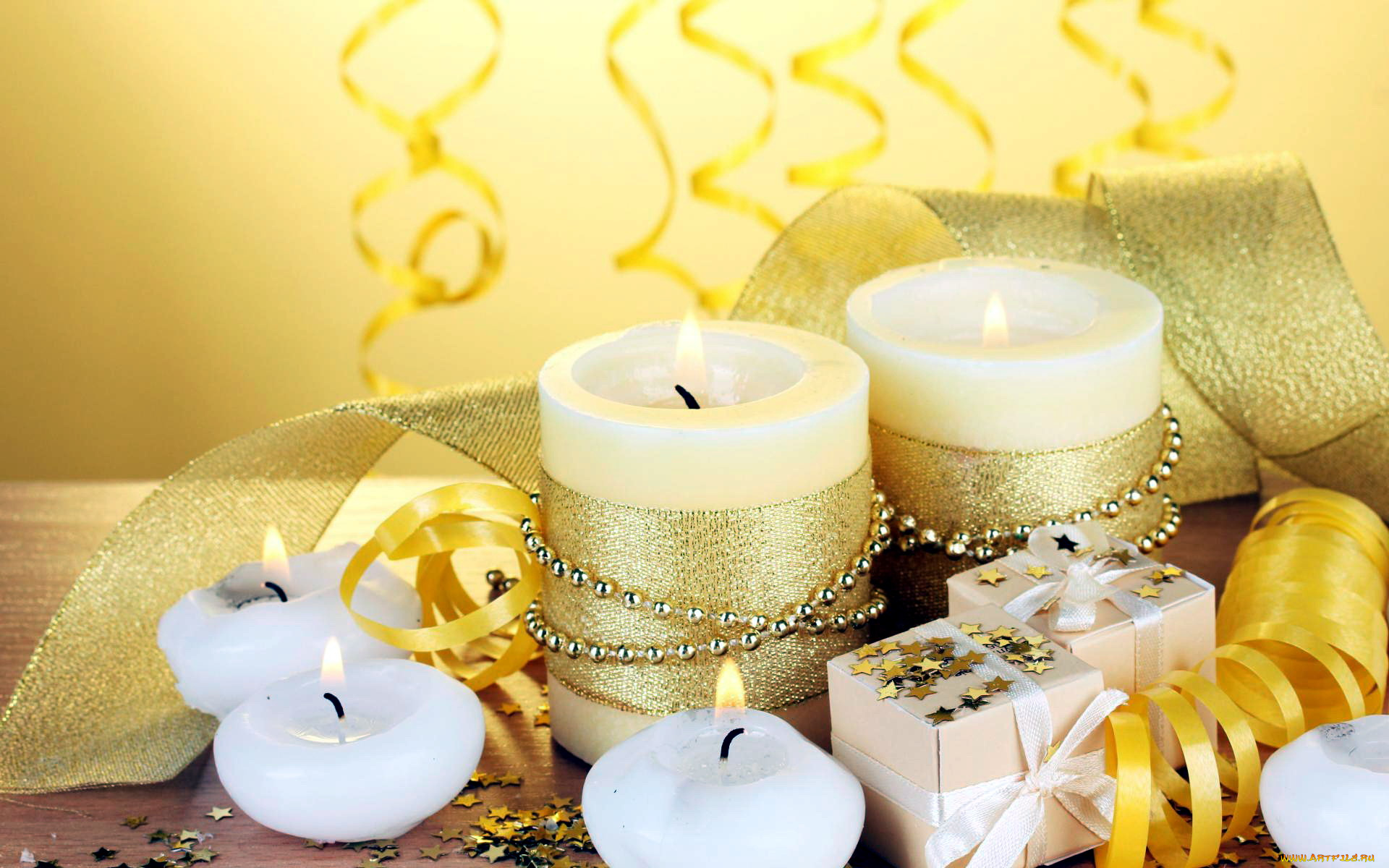 праздничные, новогодние, свечи, бусы, серпантин, лента