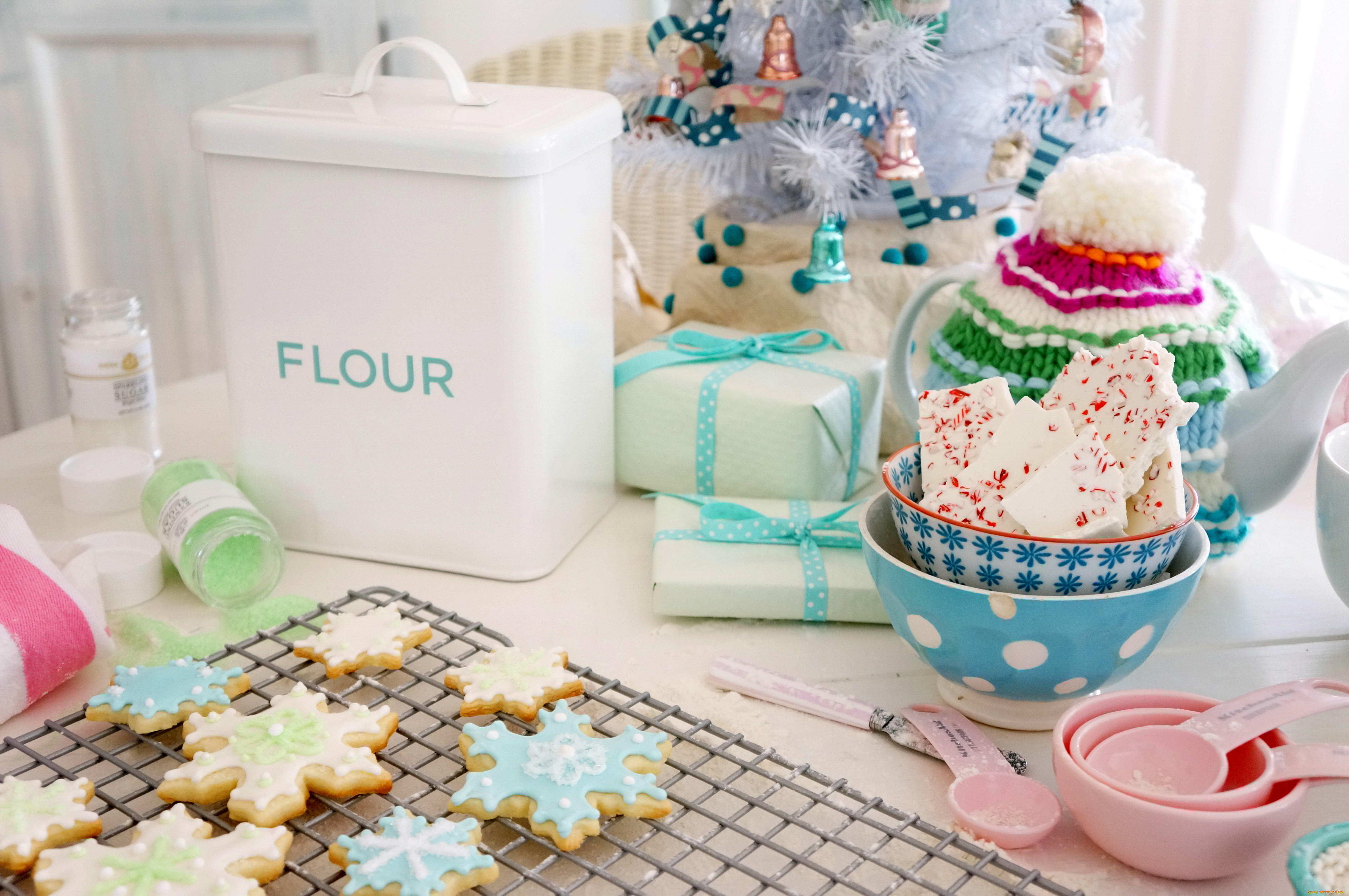 праздничные, угощения, печенье, мука, подарки, елка