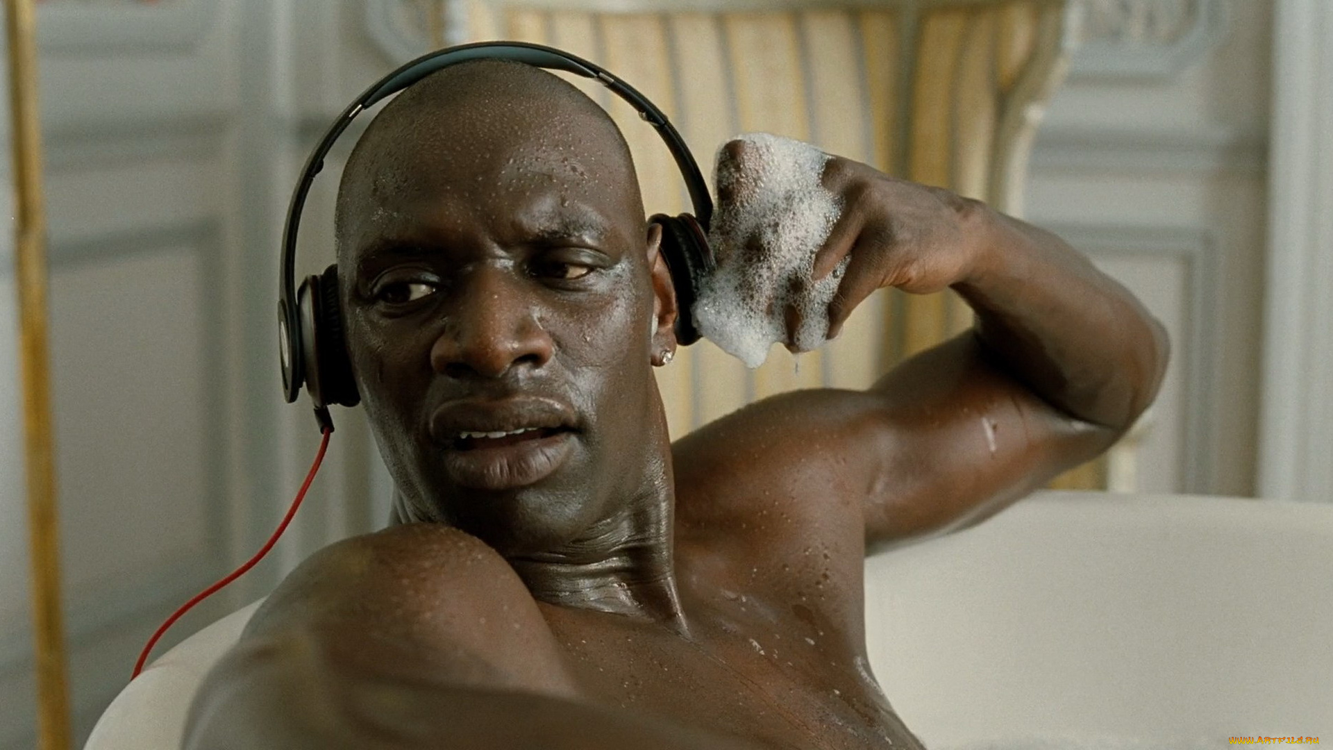 кино, фильмы, 1, 1, intouchables, наушники, ванна, пена, дрисс