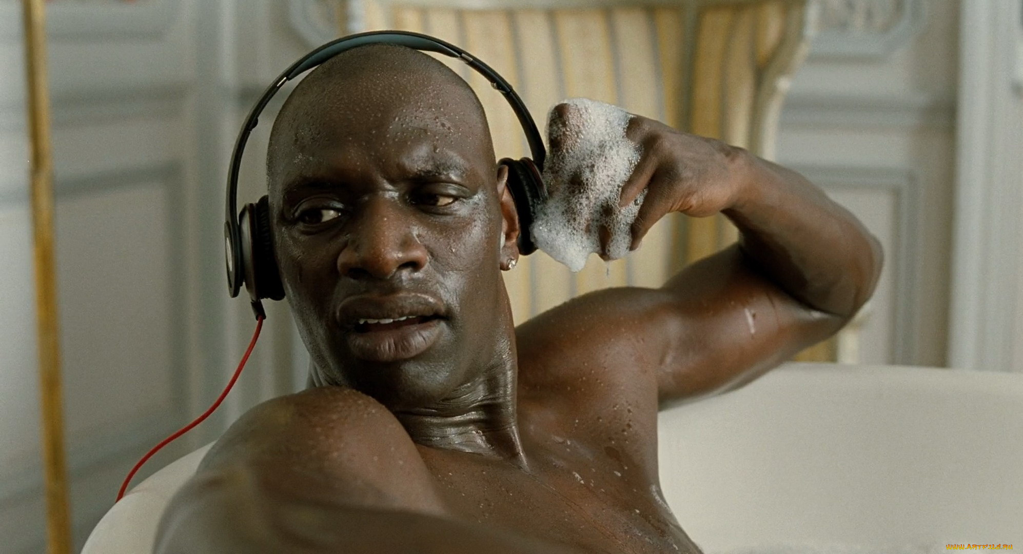 кино, фильмы, 1, 1, intouchables, наушники, ванна, пена, дрисс