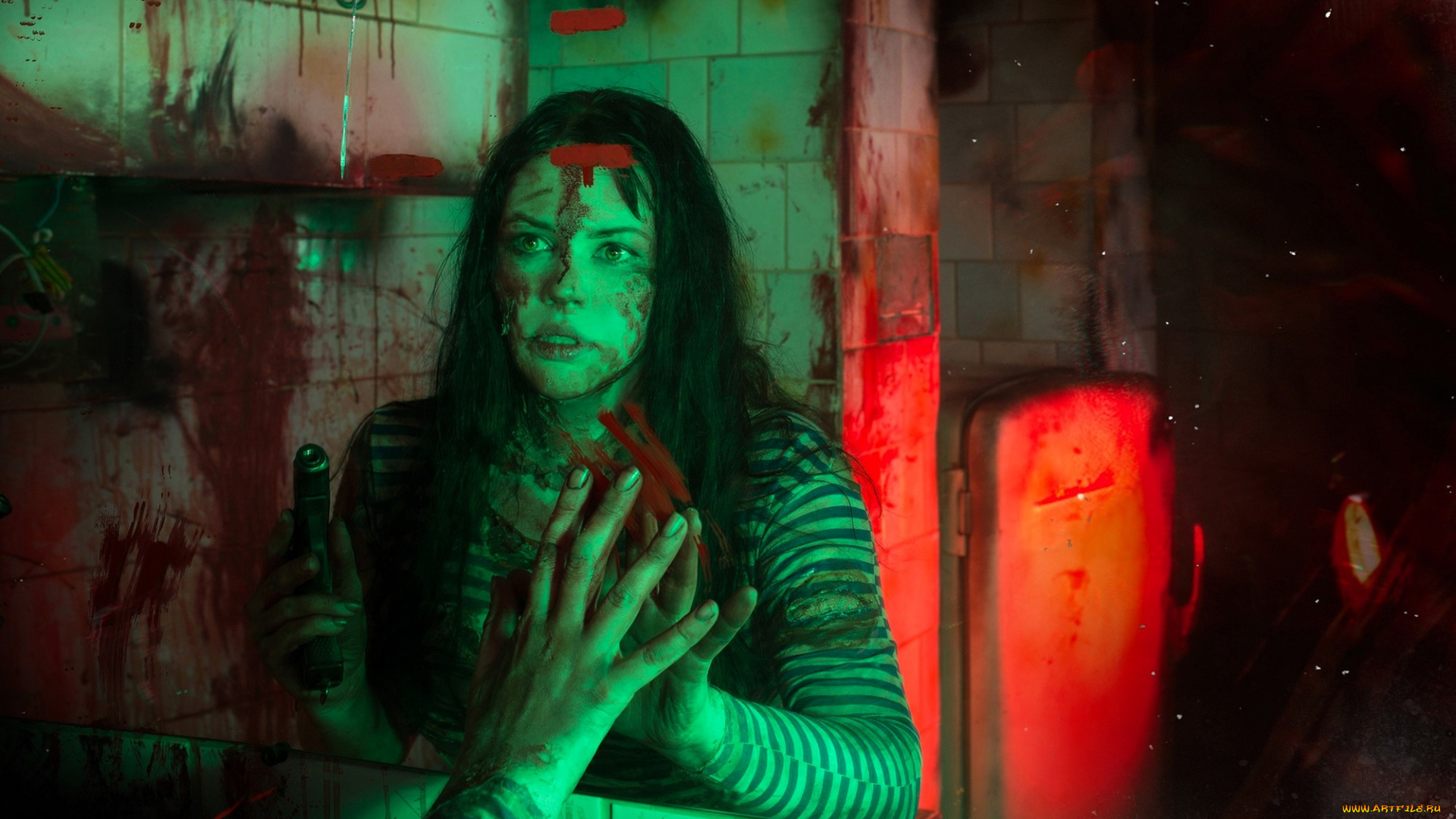 девушки, алиса, арефьева, образ, косплей, наряд, зеркало, тельняшка, пистолет, кровь