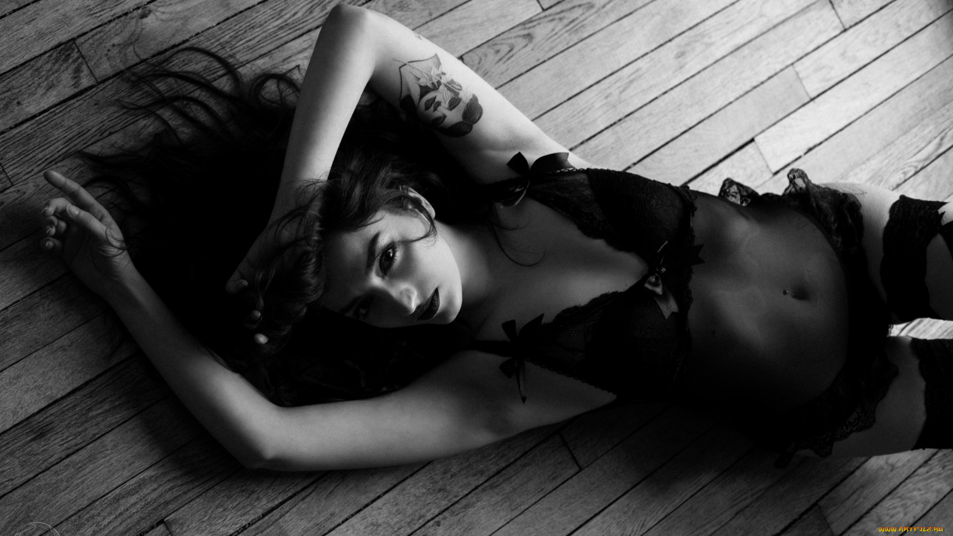 сексуальная, девушка, девушки, -, черно-белые, девушка, женщина, брюнетка, темноволосая, сексуальная, модель, звезда, позирует, разная, обувь, верхняя, стильная, одежда, нижнее, эротическое, бельё, трусы, лифчик, колготки, чулки, аксессуары, макияж, и, множество, элементов, на, фотографии