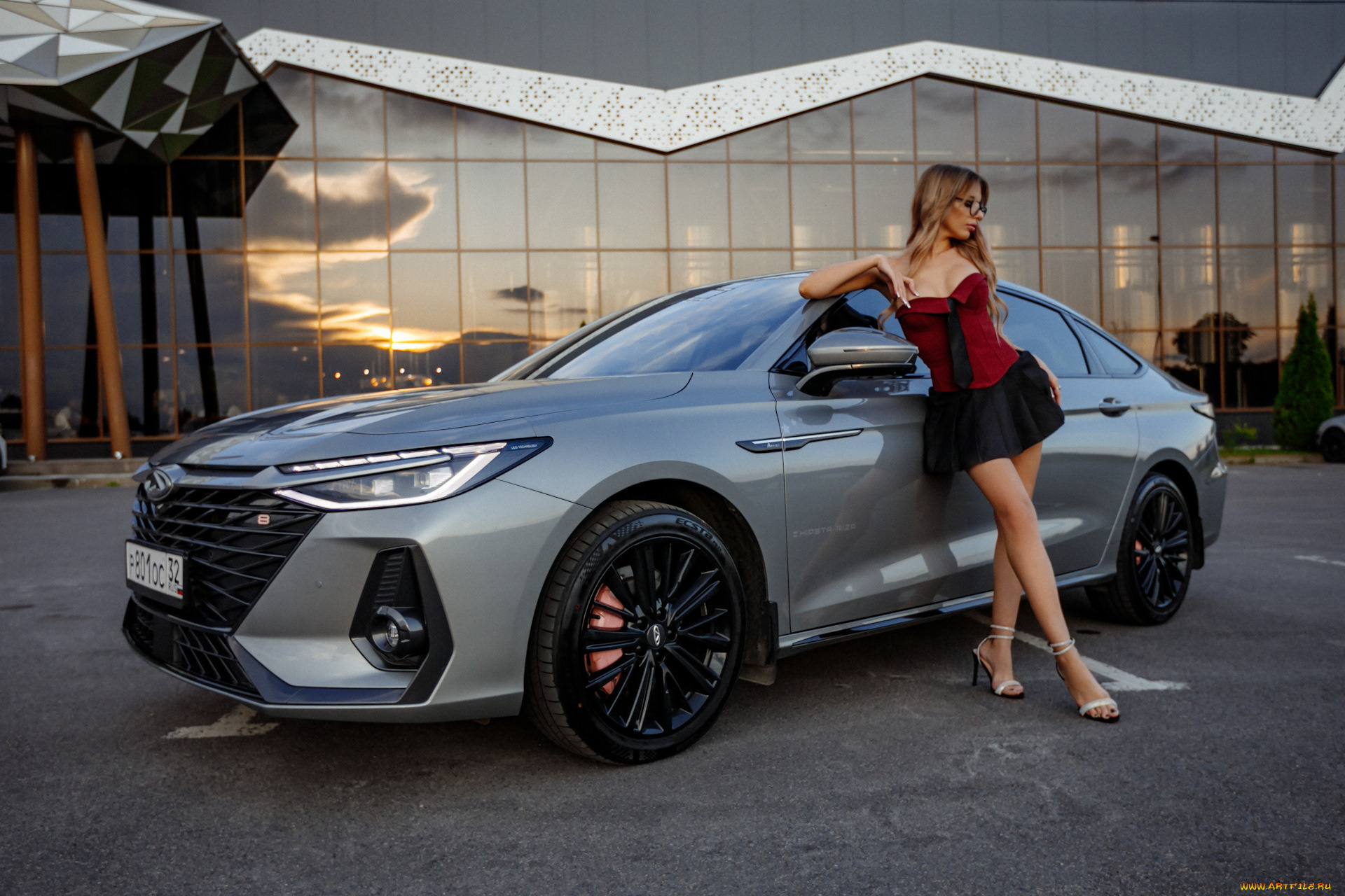 девушка, и, авто, автомобили, -авто, с, девушками, девушка, женщина, шатенка, темноволосая, сексуальная, модель, звезда, позирует, разная, обувь, верхняя, стильная, одежда, нижнее, эротическое, бельё, трусы, лифчик, колготки, чулки, аксессуары, макияж, и, множество, элементов, на, фотографии