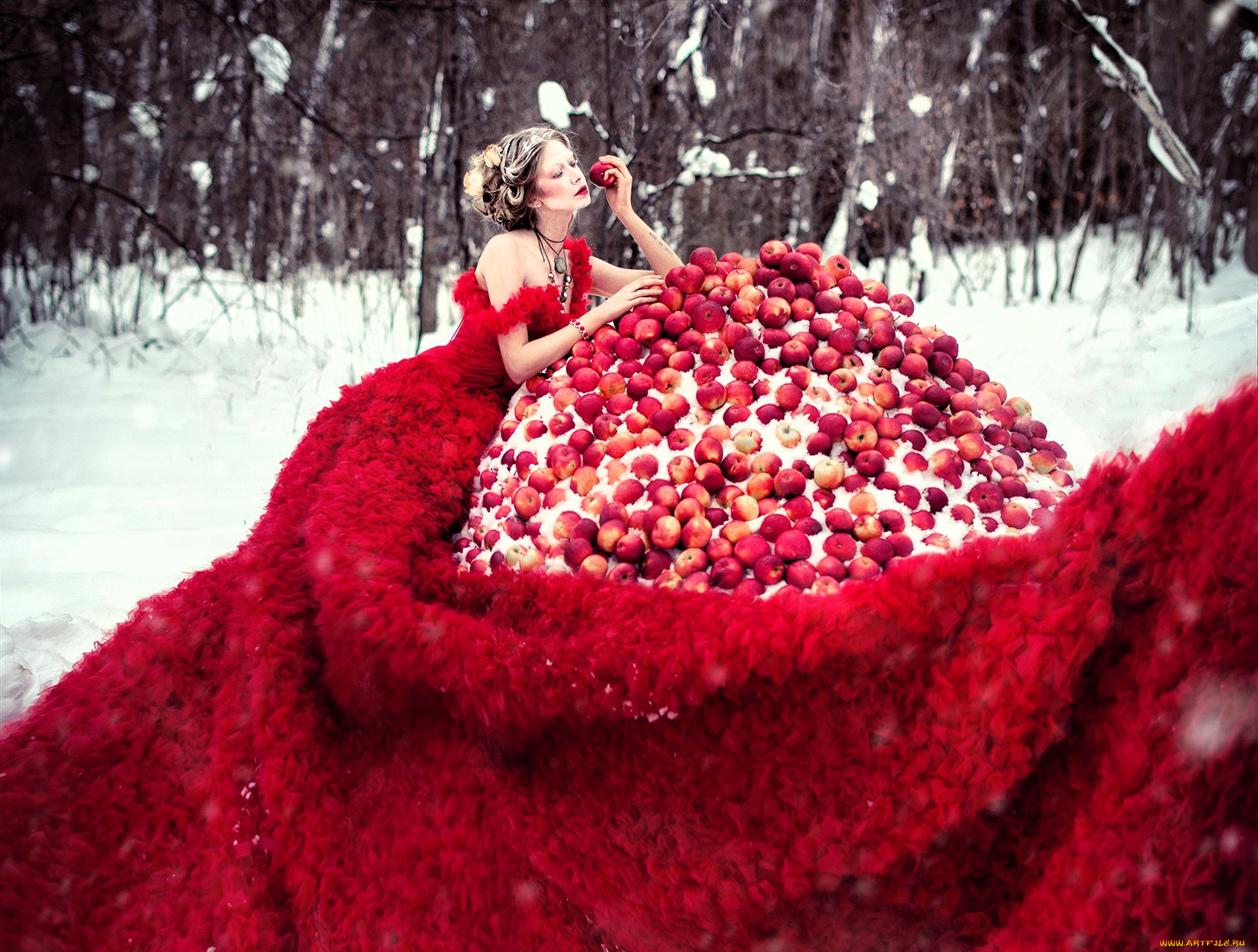 девушки, -, креатив, , косплей, блондинка, платье, ком, яблоки, снег, зима, лес