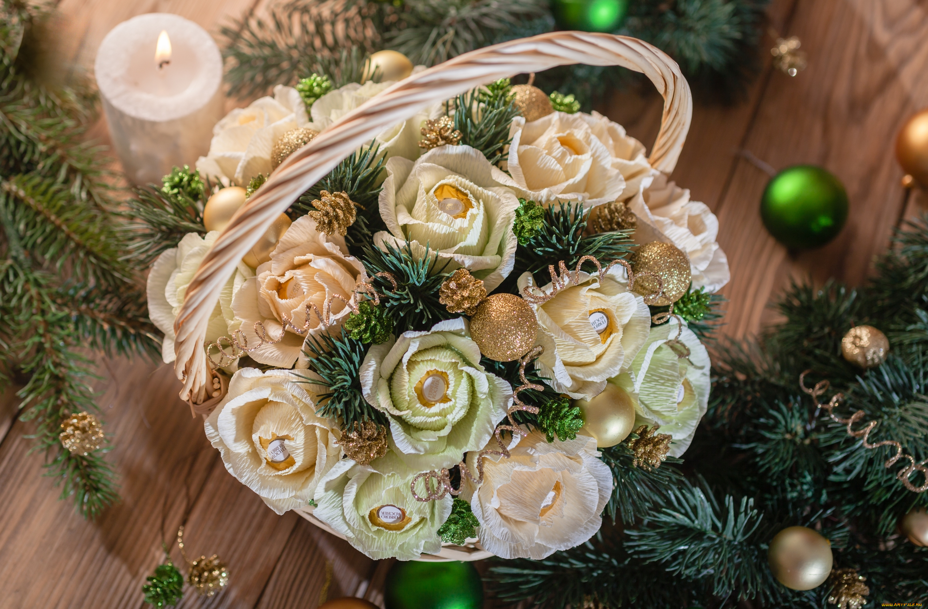 праздничные, угощения, декор, корзина, цветы, конфеты, ель, игрушки, свеча, шишки, композиция