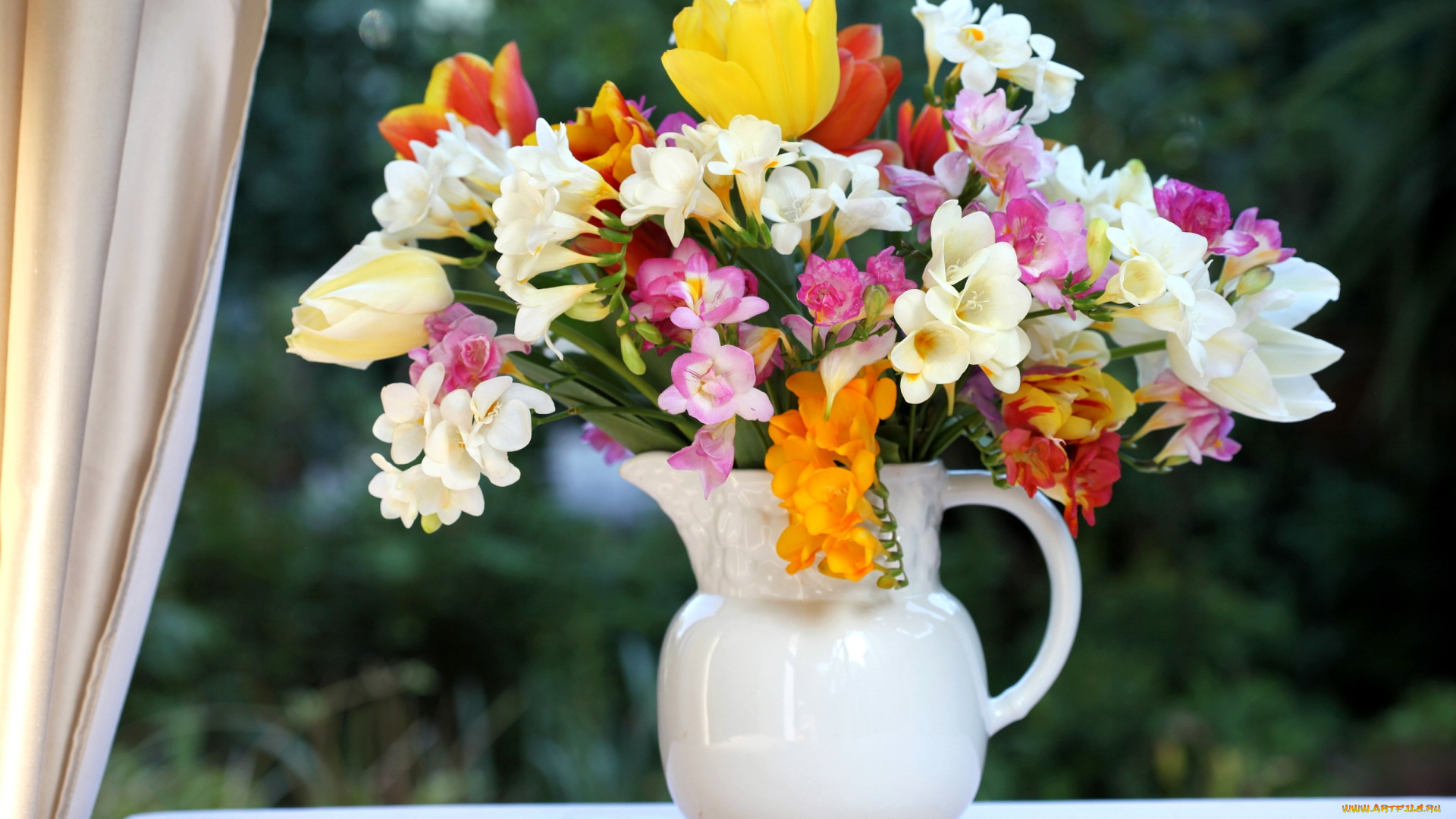 цветы, букеты, композиции, тюльпаны, фрезии, кувшин