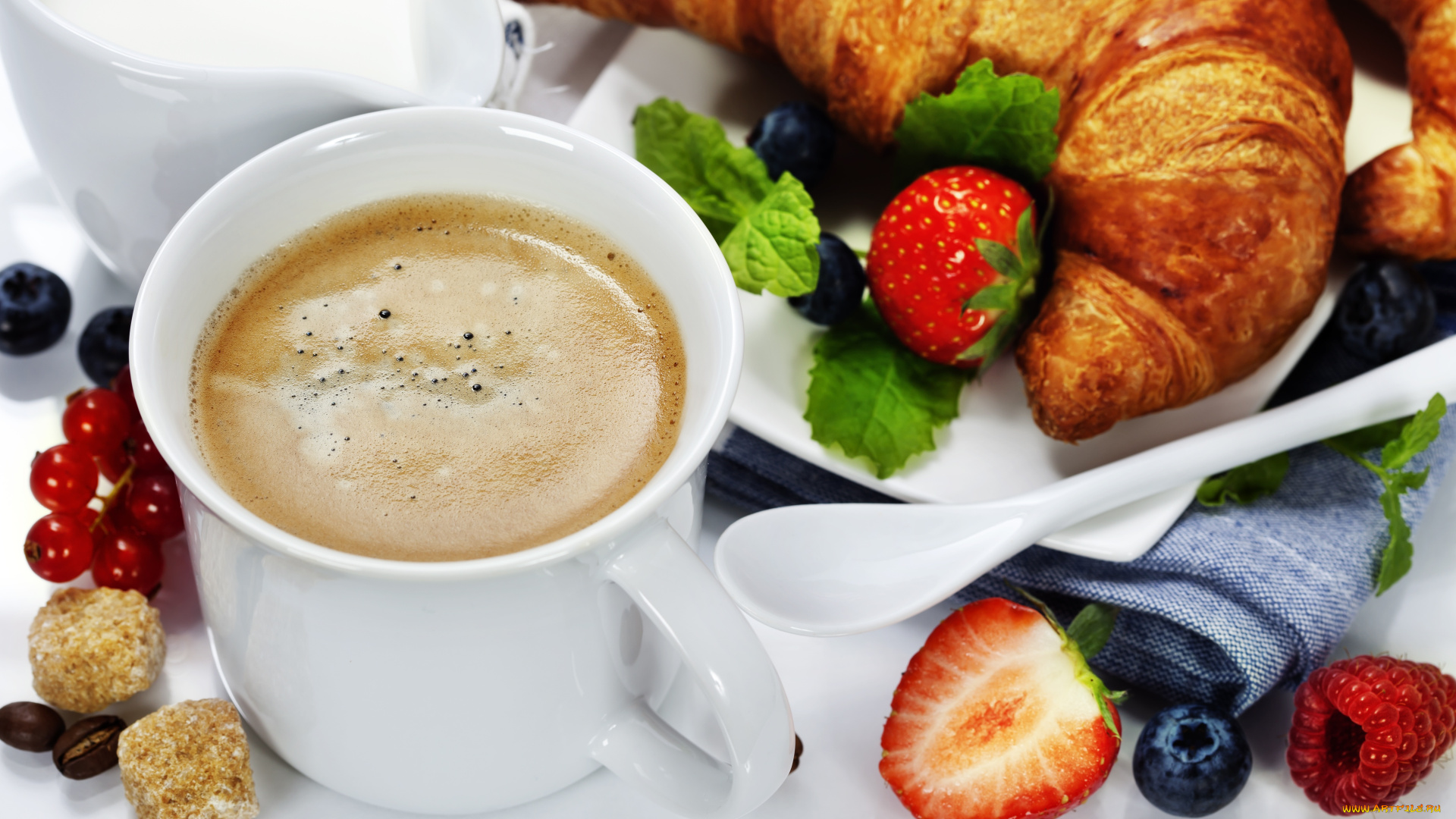 еда, разное, круассан, кофе, ягоды