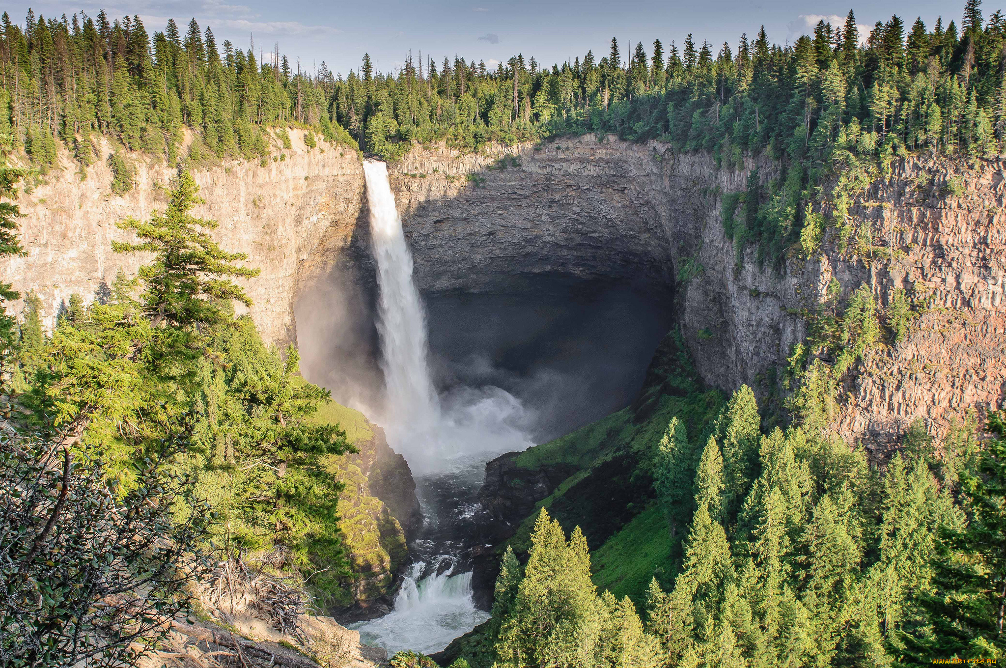 helmcken, falls, , wells, gray, provincial, park, , british, columbia, , canada, природа, водопады, канада, canada, британская, колумбия, british, columbia, wells, gray, provincial, park, helmcken, falls, деревья, лес, скала, водопад, хелмккен, поток
