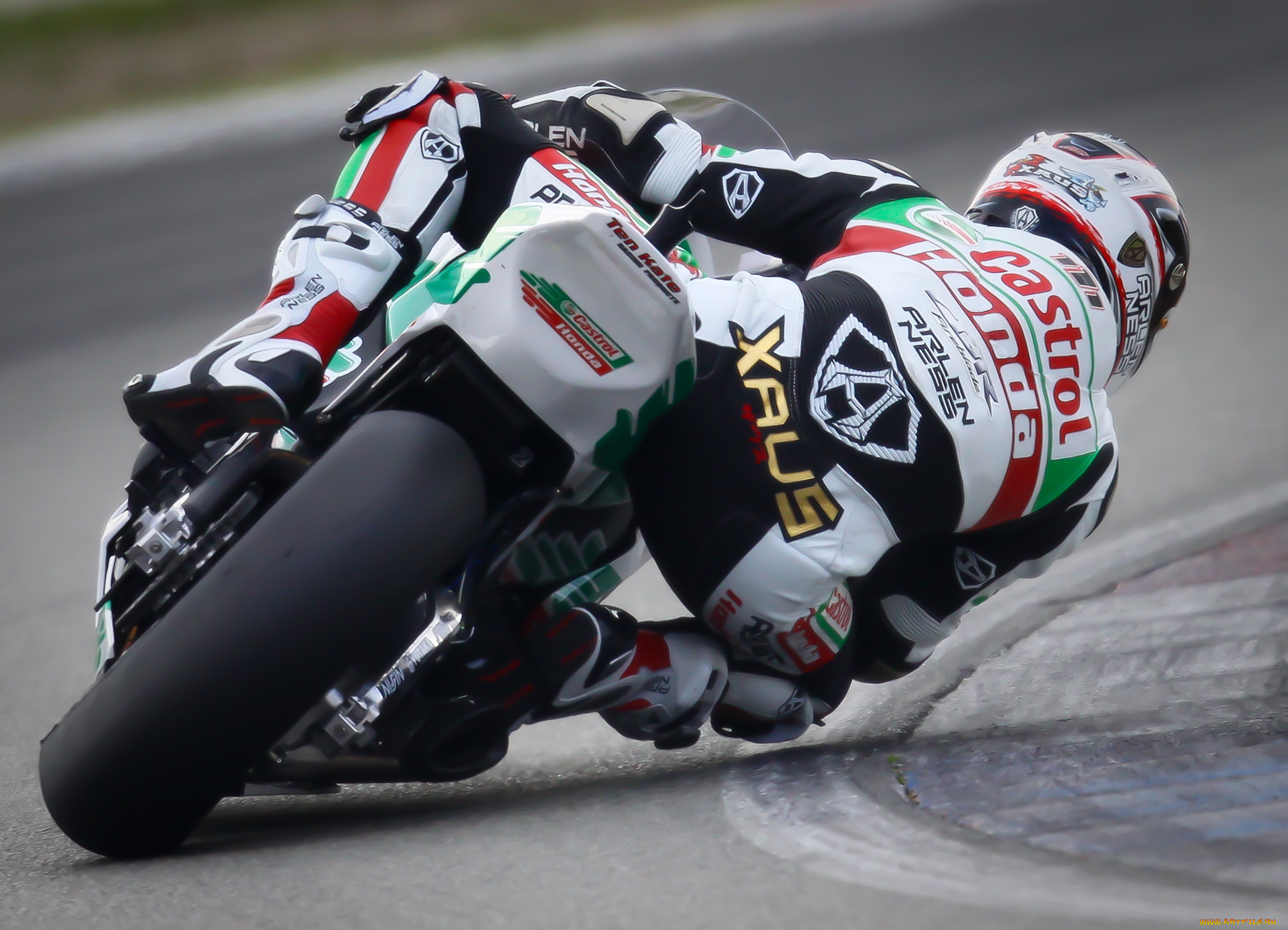 спорт, мотоспорт, вираж, байк, шлем, экипировка, гонщиц