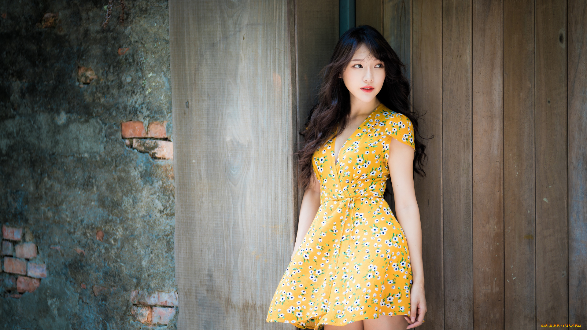девушки, -unsort, , азиатки, женщины, модель, брюнетка, длинные, волосы, глядя, в, сторону, желтое, платье, стена, кирпичи