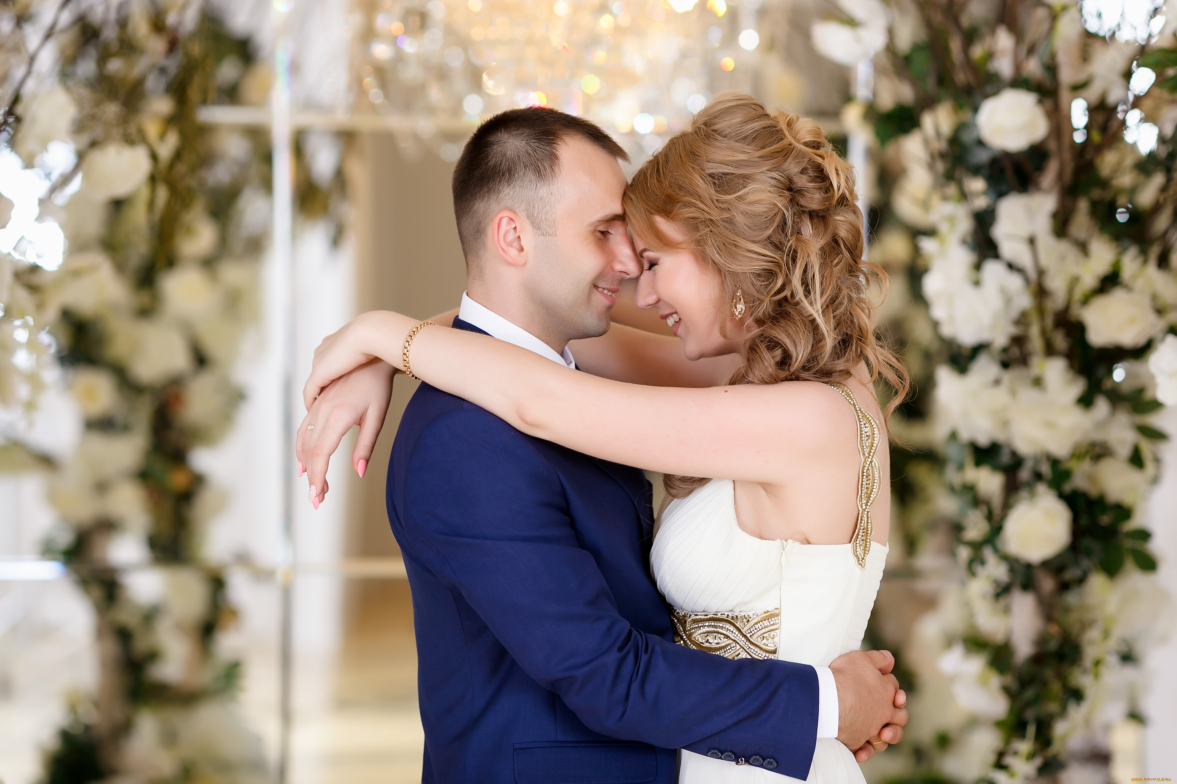 разное, мужчина, женщина, цветы, объятия, радость, жених, невеста, свадьба