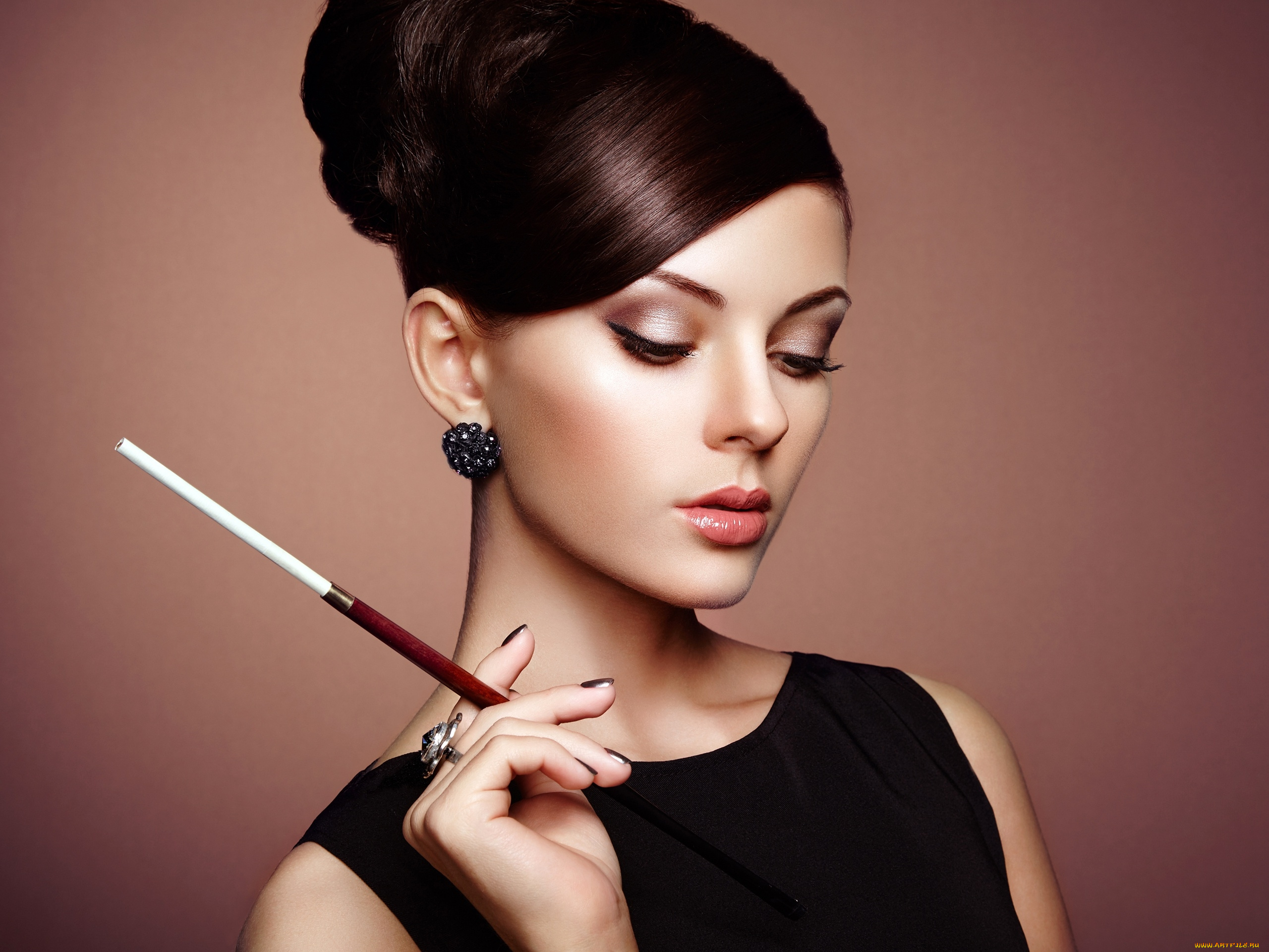 девушки, -, лица, , портреты, брюнетка, модель, серьги, сигарилла