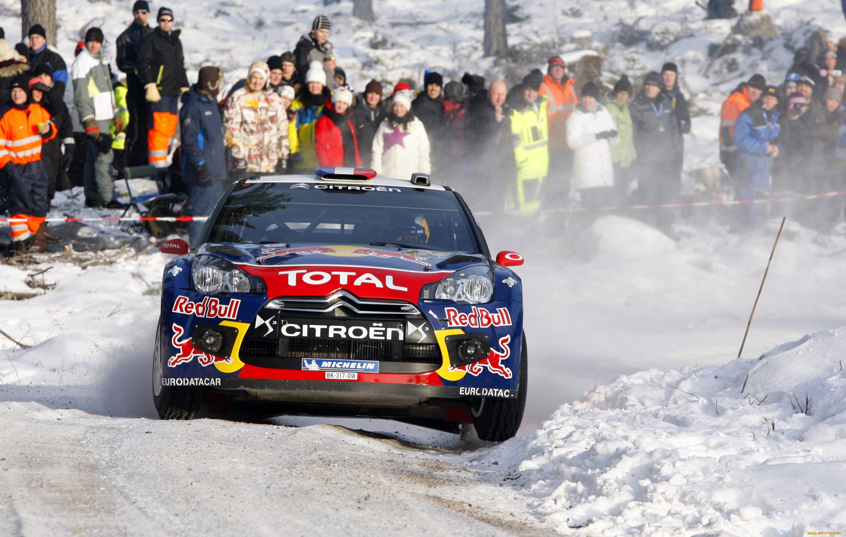 спорт, авторалли, wrc, rally, ds3, citroen, передок, зима, снег, сугроб, скользко, поворот, фанаты, люди, фары, гонка
