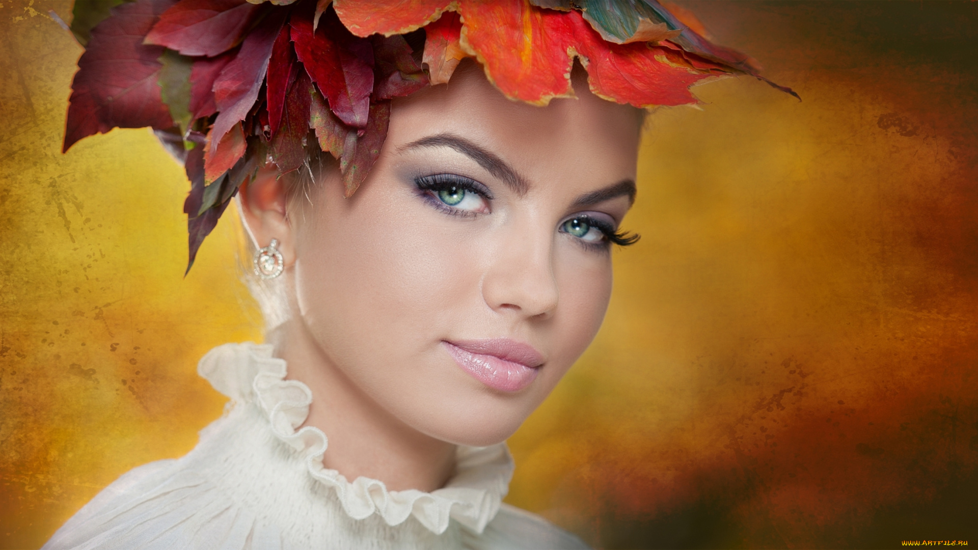 девушки, -unsort, , лица, , портреты, ресницы, зеленые, глаза, лицо, девушка, фон, осень, листья, серьги, губы, взгляд