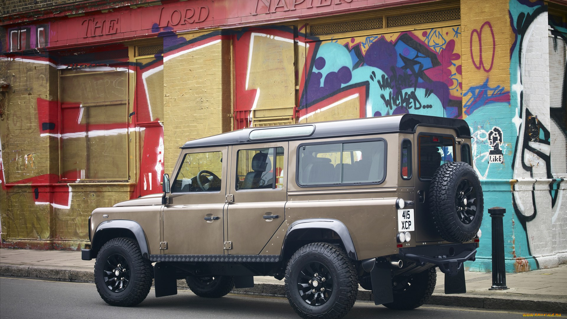 автомобили, land-rover, defender, xtech, ленд-ровер, улица, здание, граффити