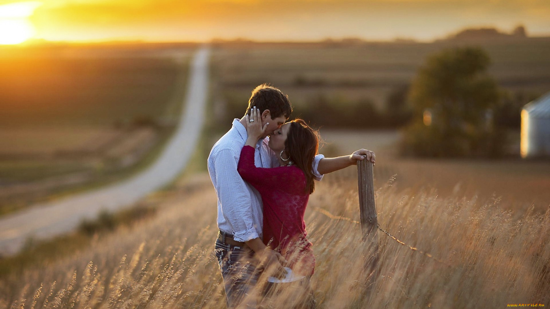разное, мужчина, женщина, парень, девушка, поле, дорога, изгородь, поцелуй