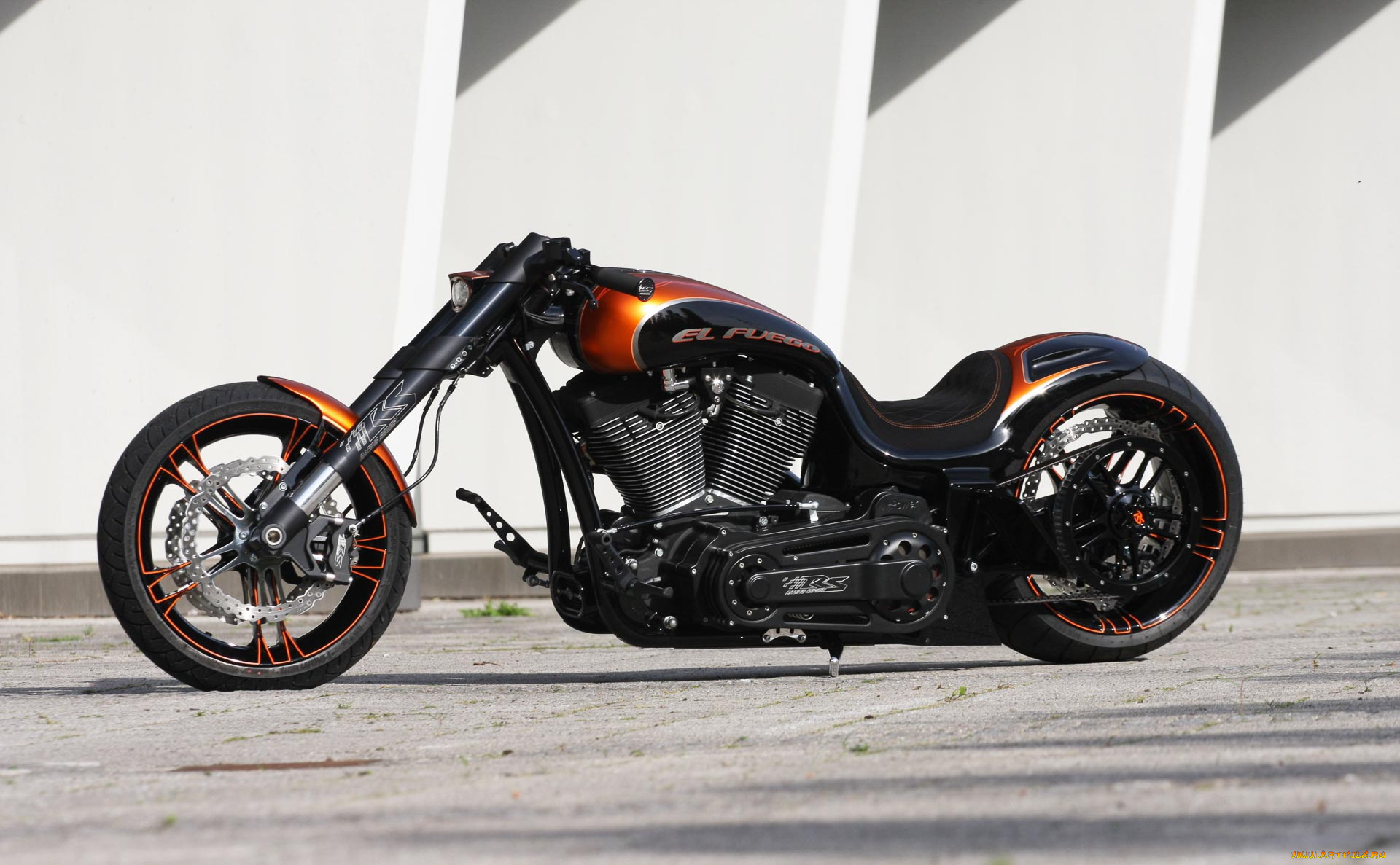 мотоциклы, customs, кастомизированный, тюнингованый, мотоцикл, крутой, байк, железный, конь, который, даёт, свободу, ветер, в, лицо, и, волосы, по, ветру