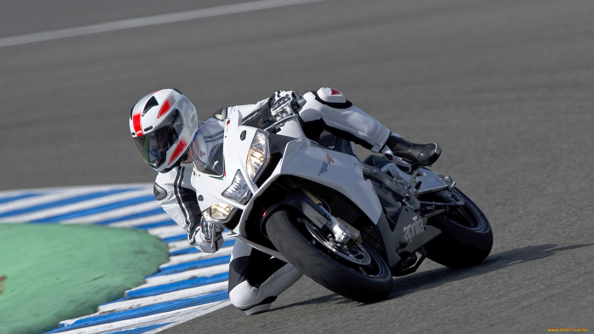 спорт, мотоспорт, трек, гонщик, газон