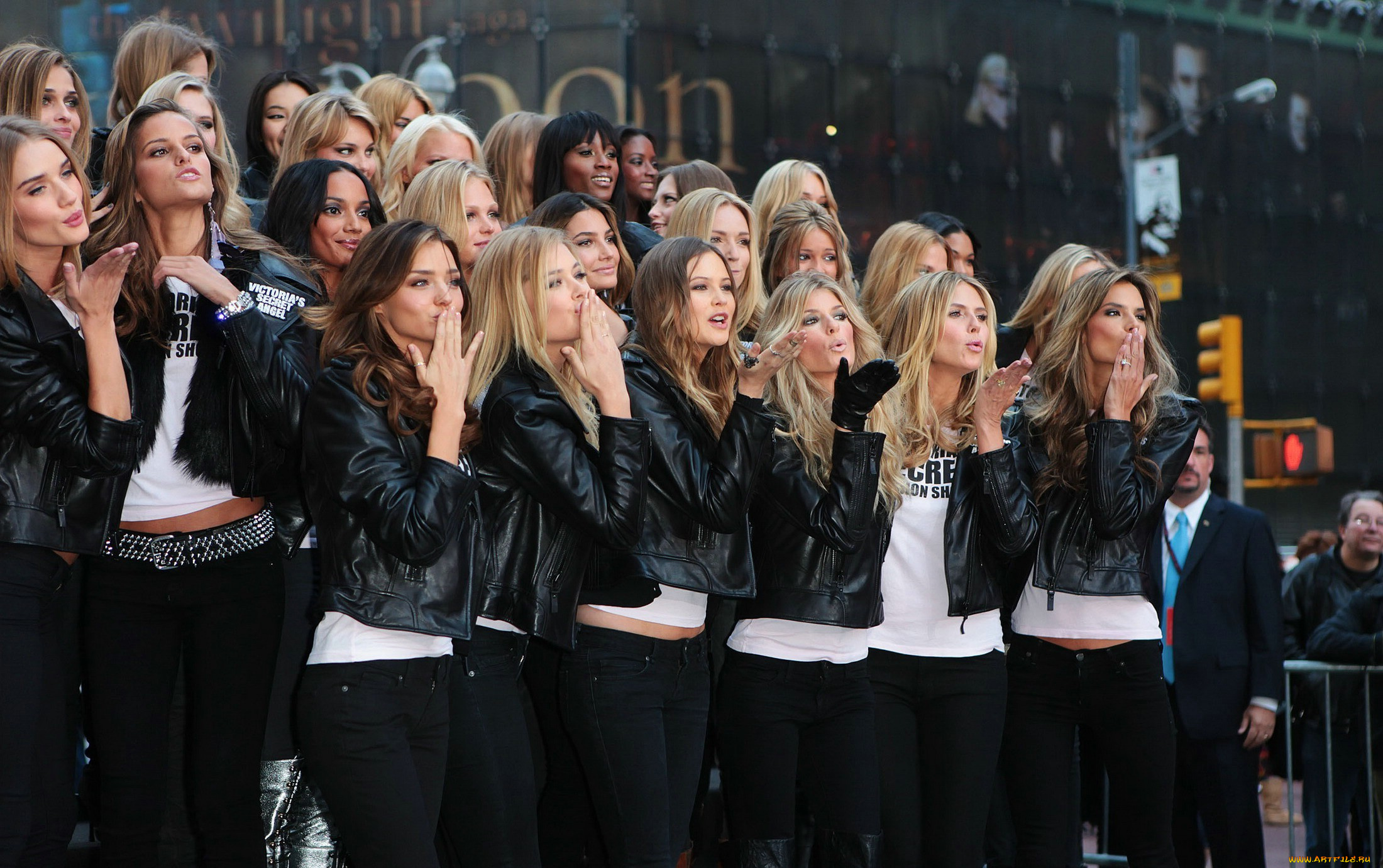 разное, знаменитости, поцелуй, куртки, девушки, модели