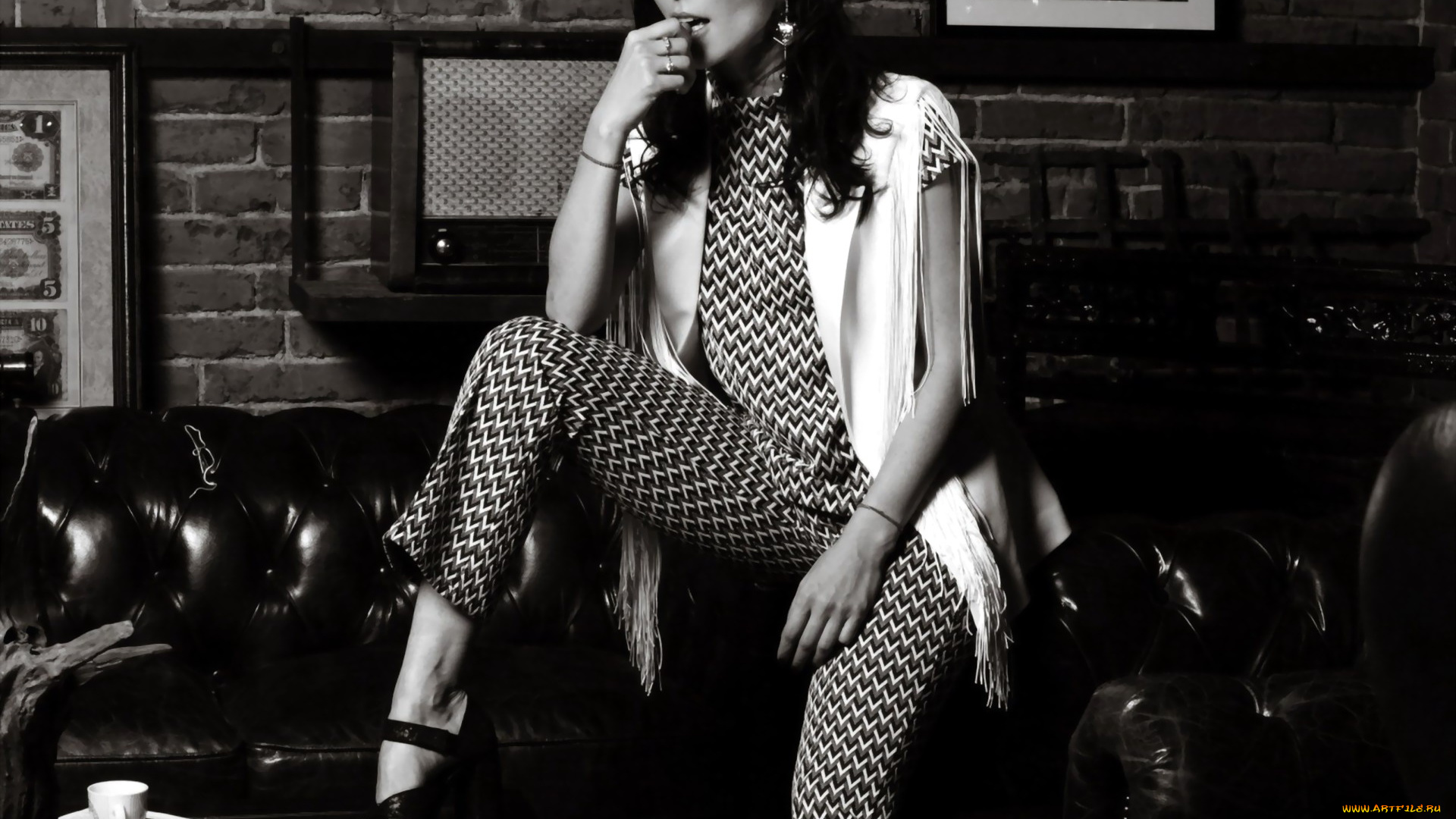 музыка, сати, казанова, черно-белая, костюм, диван, чашки