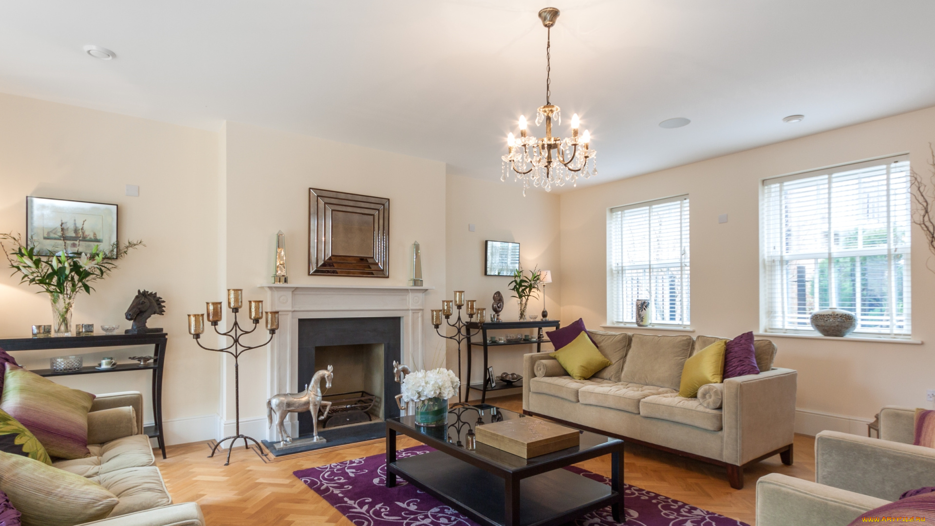 интерьер, гостиная, люстра, диваны, камин
