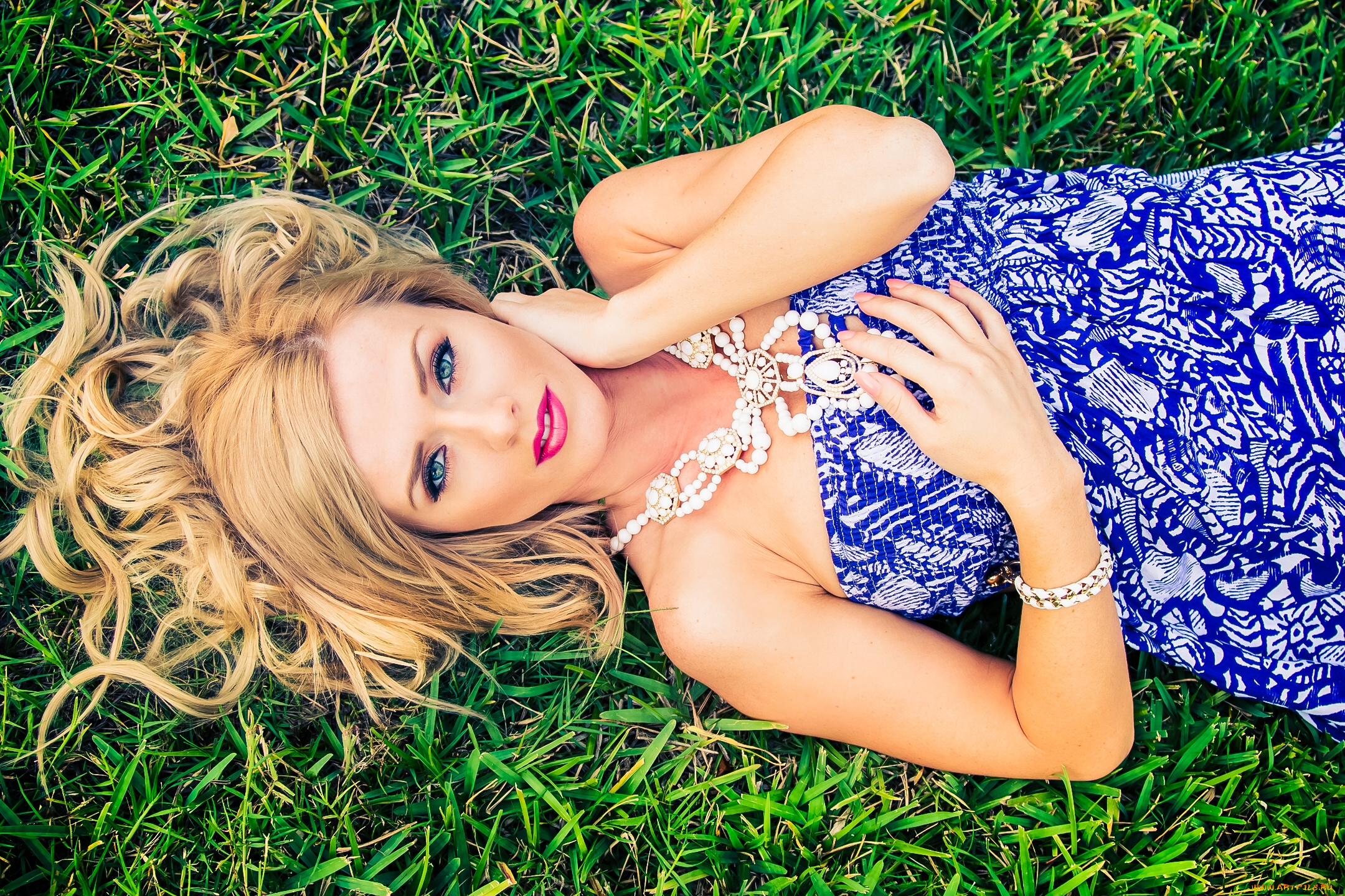 aida, ridic, девушки, украшения, взгляд, трава, ожерелье, aida, ridic