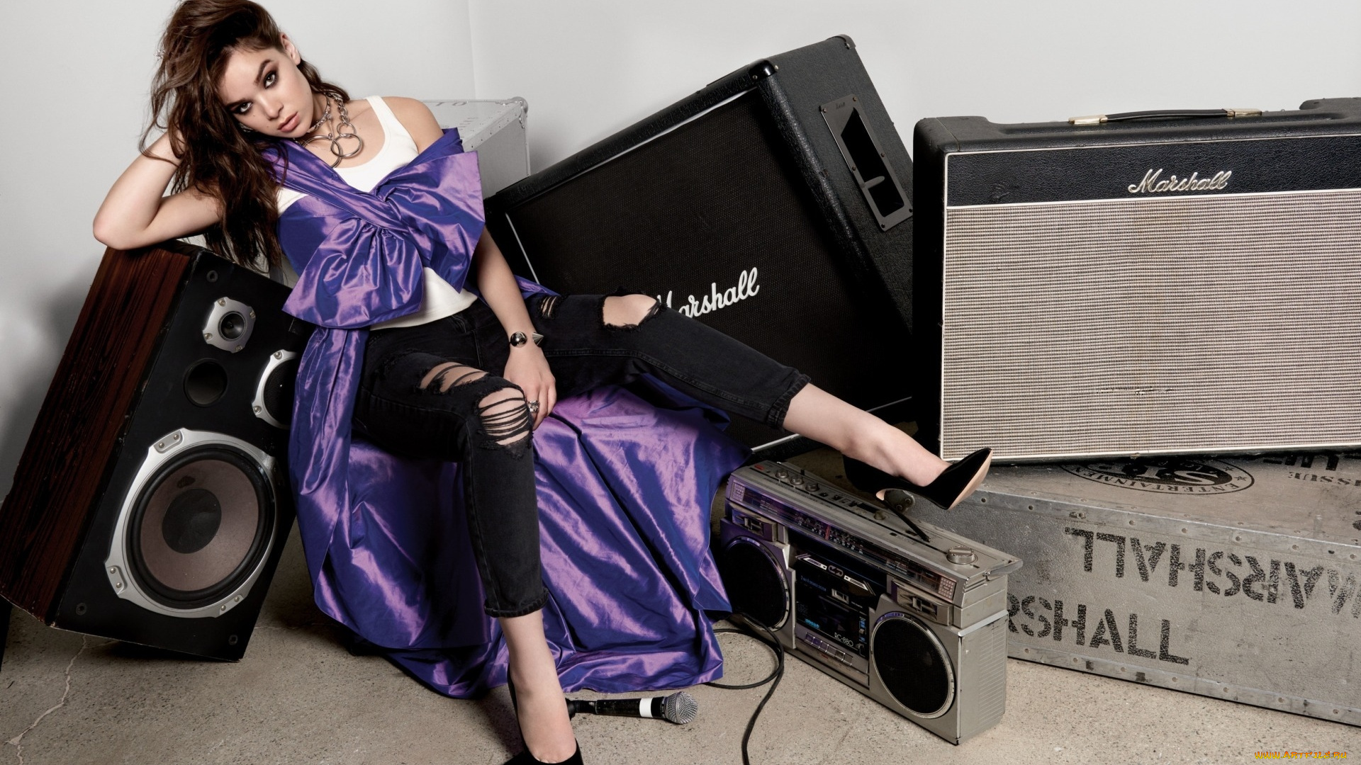 музыка, -другое, ailee, teinfeld, джинсы, туфли, наряд, певица, майка, макияж, ейли, тайнфелд, акустика, провод, прическа, ashion, колонки, поза, магнитофон, микрофон, актриса, шатенка