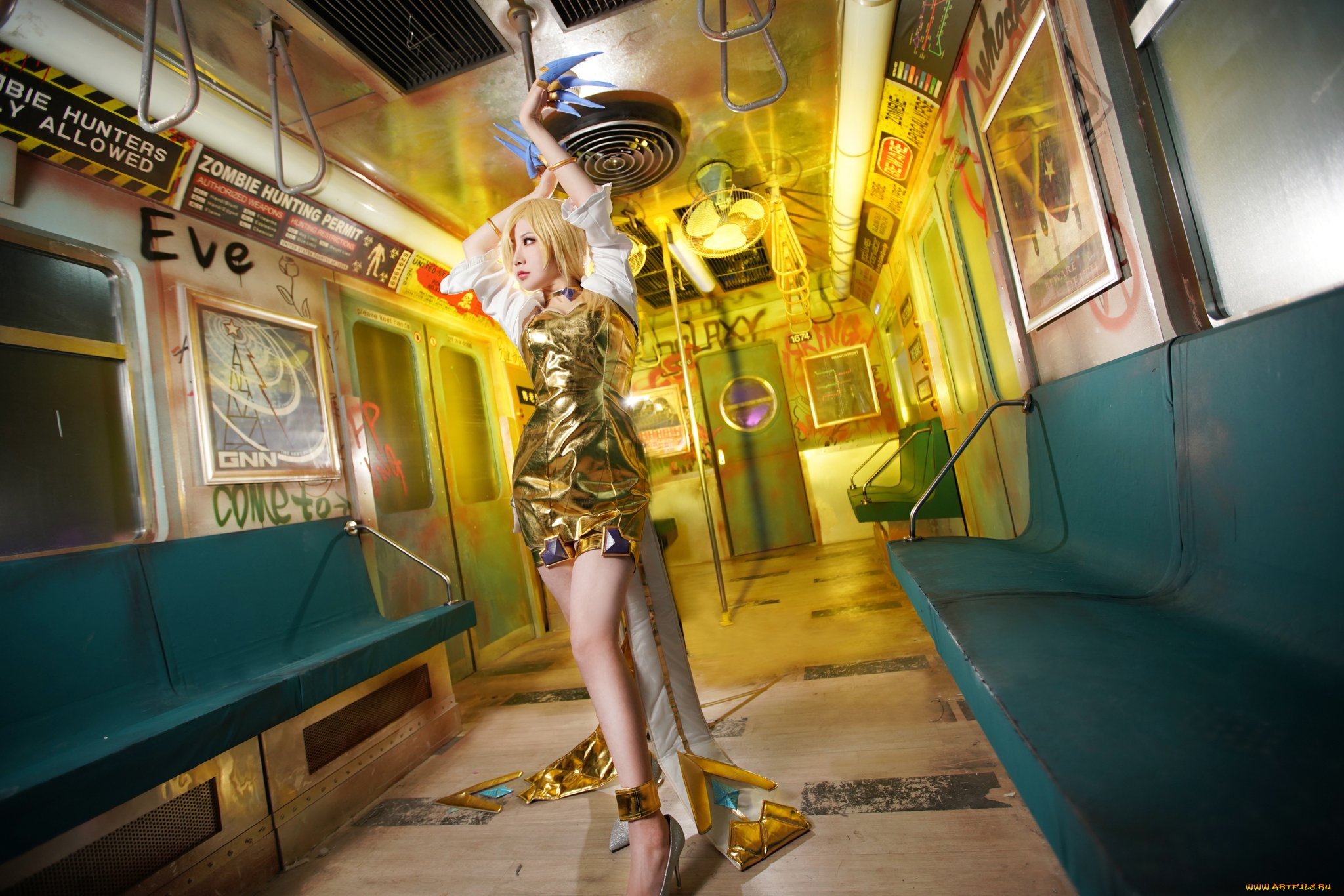 девушки, -, креатив, , косплей, блондинка, когти, фалды, вагон, метро, плакаты, граффити