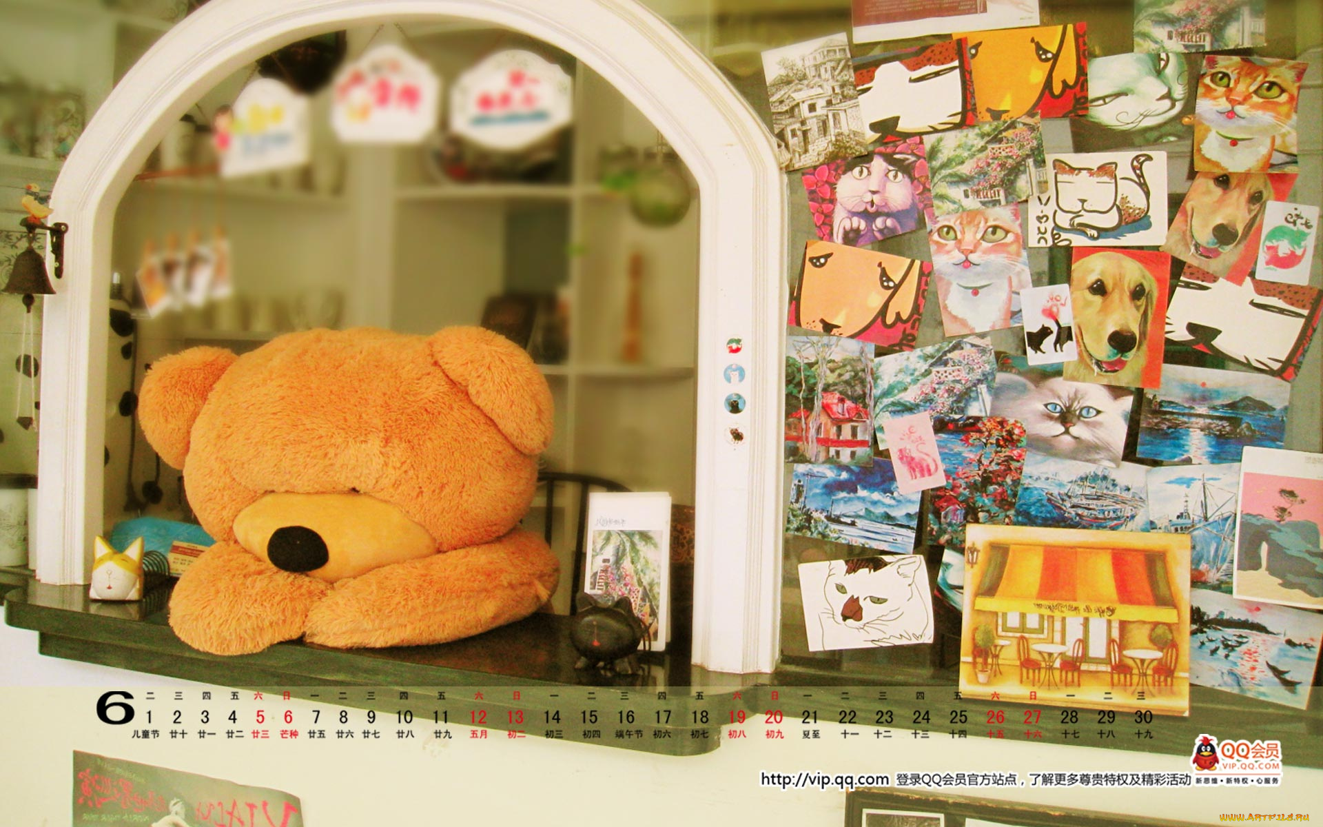 календари, игрушки, маски