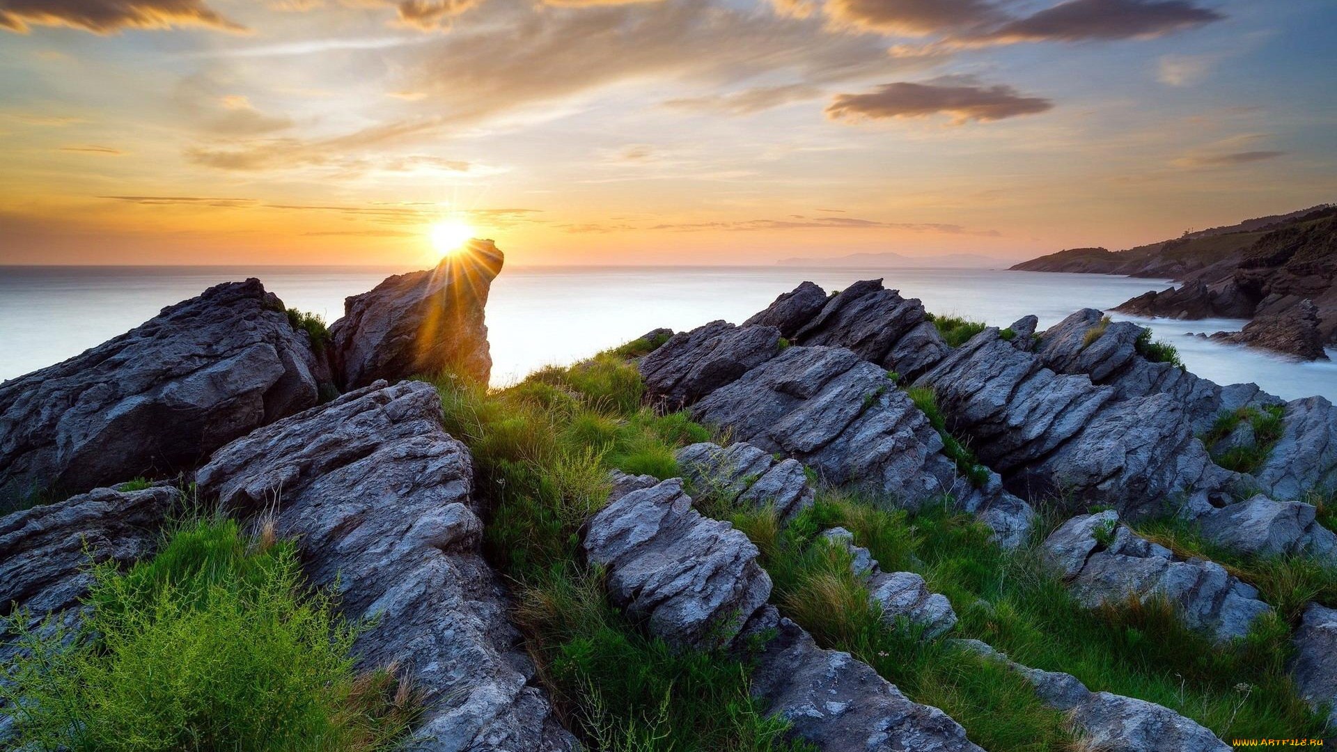 природа, побережье, тучи, закат, небо, море, трава, скалы, берег
