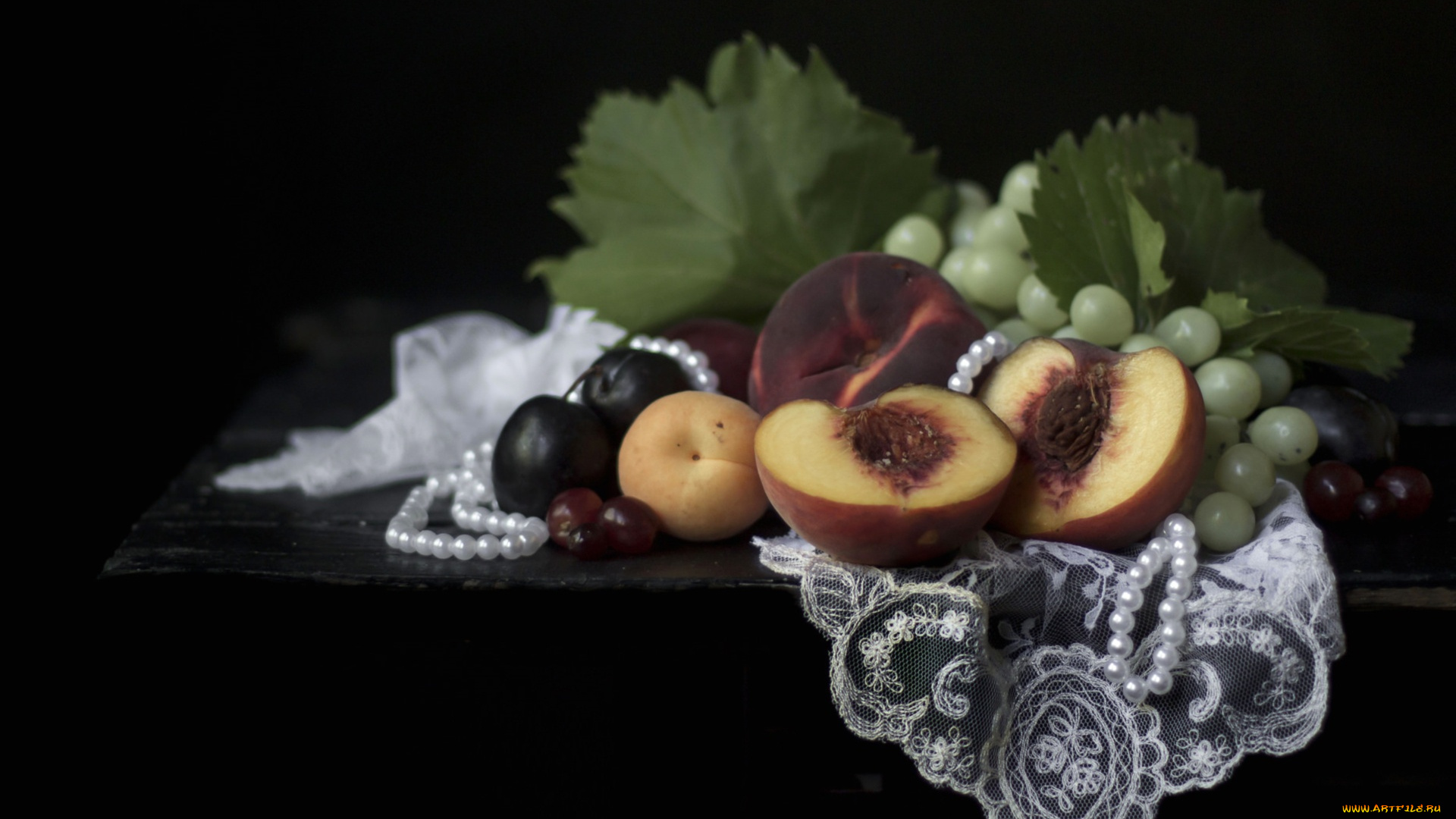 еда, натюрморт, ожерелье, персик, фрукты, сливы, виноград, абрикос