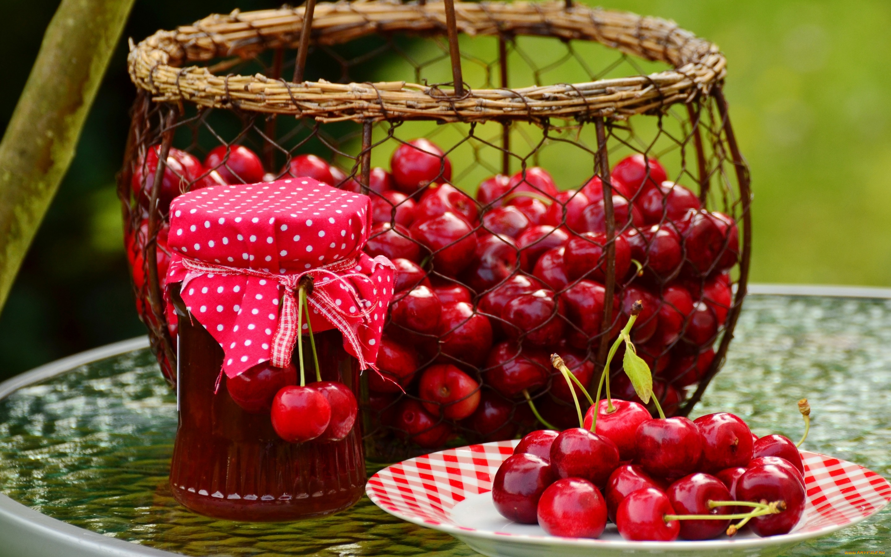 еда, вишня, , черешня, много, стол, изобилие, ткань, банка, корзинка, черешня, урожай, сладость, баночка, алый, десерт, тарелка, композиция, сетка, корзина, ягоды, заготовка, сочно, варенье, красный, зеленый, фон, блюдце, вкусно