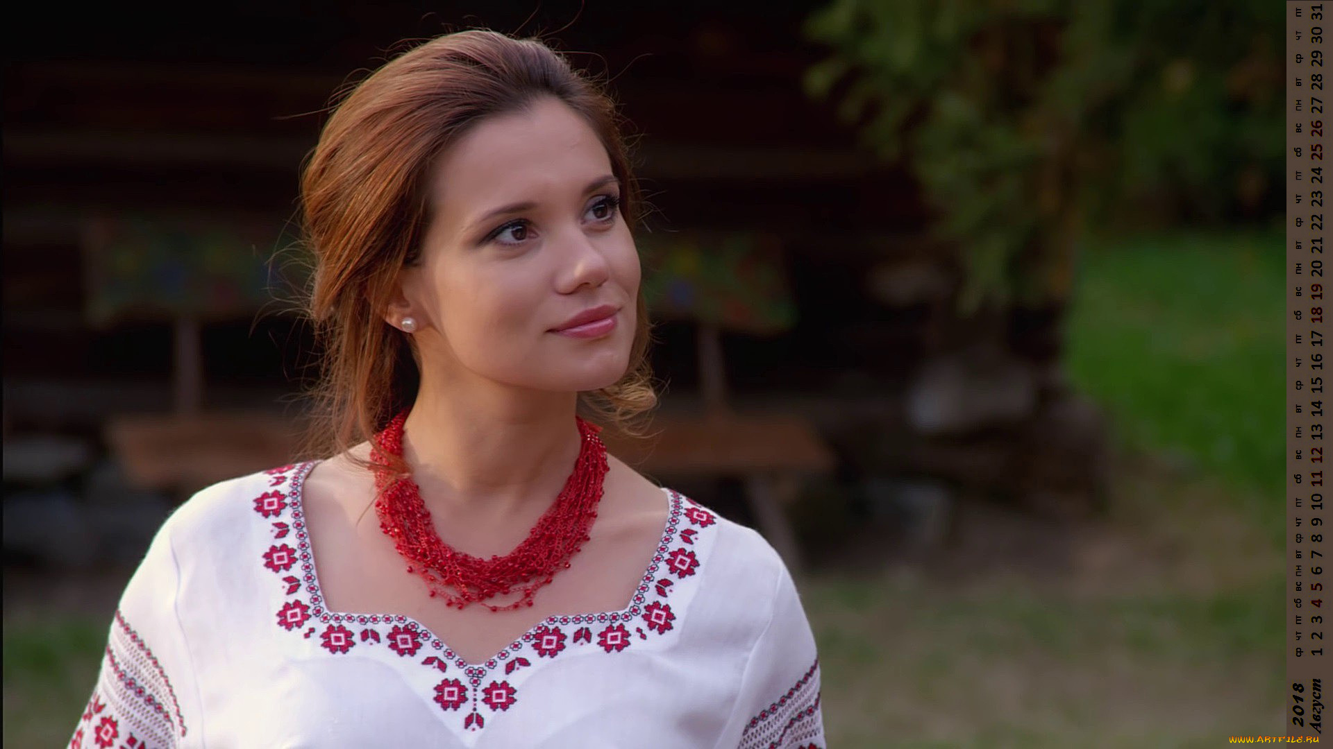 календари, девушки, бусы, лицо, взгляд