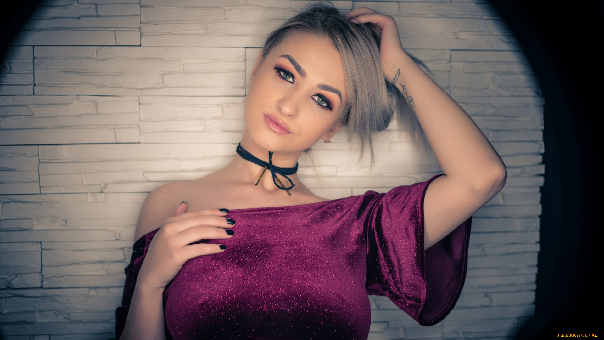 kylie, jones, девушки, девушка, женщина, блондинка, светловолосая, сексуальная, модель, звезда, позирует, разная, обувь, верхняя, стильная, одежда, нижнее, эротическое, бельё, трусы, лифчик, колготки, чулки, аксессуары, макияж, и, множество, элементов, на, фотографии