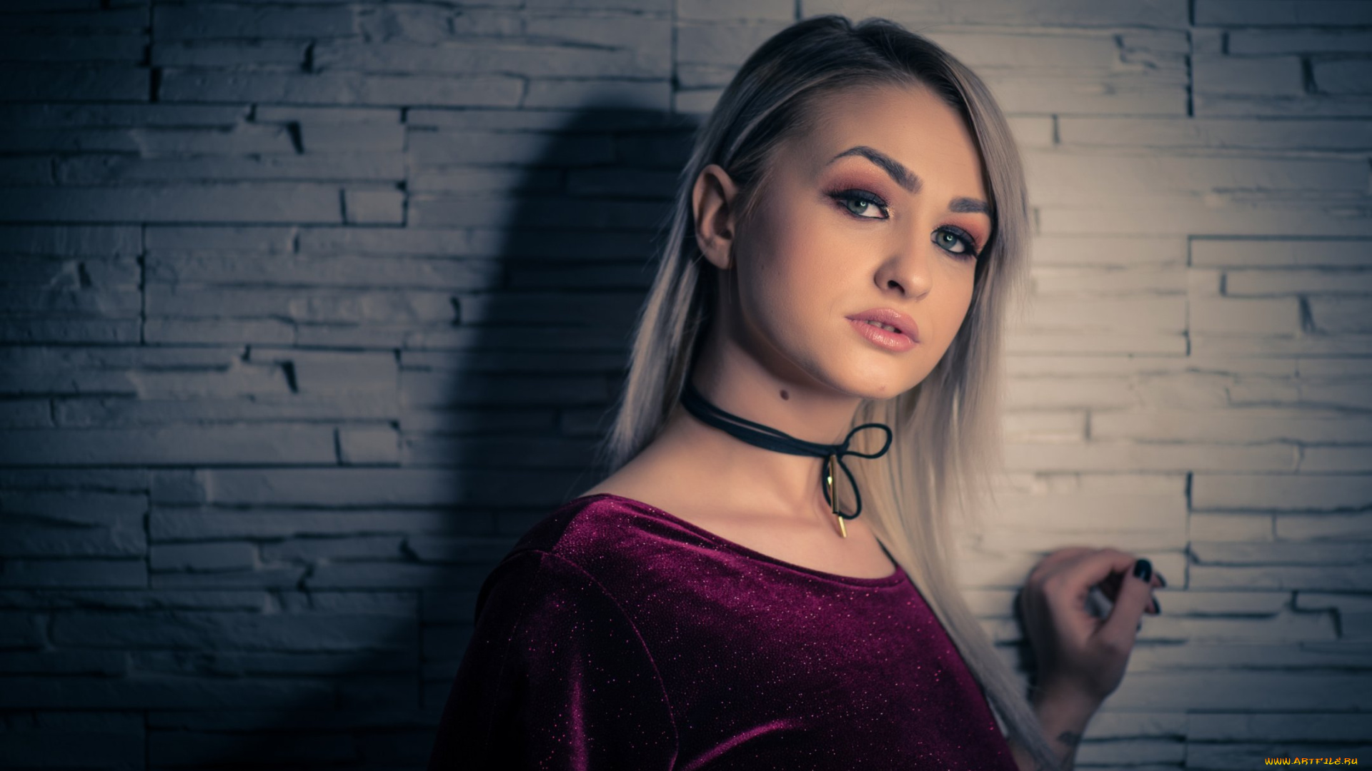 kylie, jones, девушки, девушка, женщина, блондинка, светловолосая, сексуальная, модель, звезда, позирует, разная, обувь, верхняя, стильная, одежда, нижнее, эротическое, бельё, трусы, лифчик, колготки, чулки, аксессуары, макияж, и, множество, элементов, на, фотографии