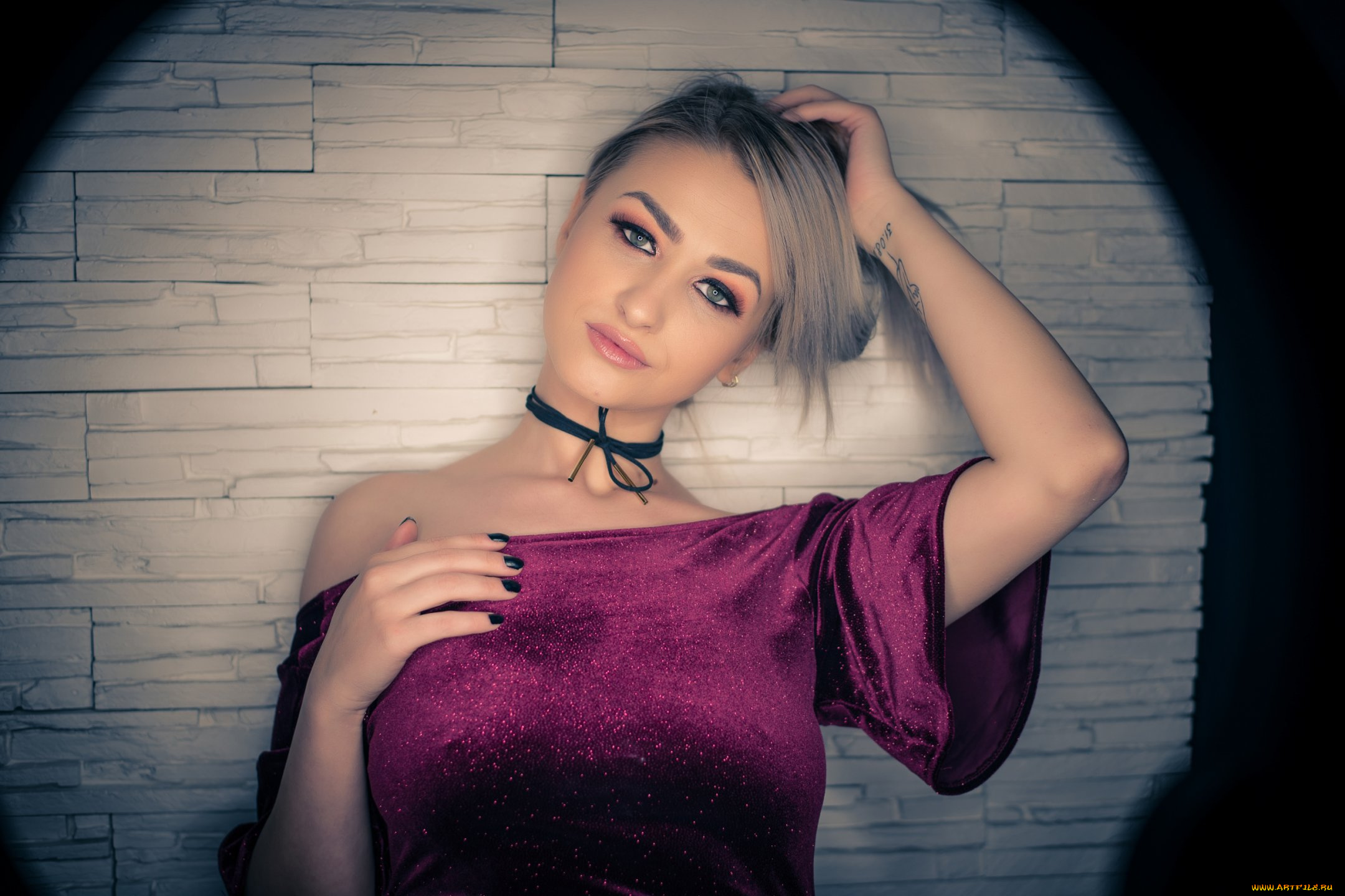 kylie, jones, девушки, девушка, женщина, блондинка, светловолосая, сексуальная, модель, звезда, позирует, разная, обувь, верхняя, стильная, одежда, нижнее, эротическое, бельё, трусы, лифчик, колготки, чулки, аксессуары, макияж, и, множество, элементов, на, фотографии