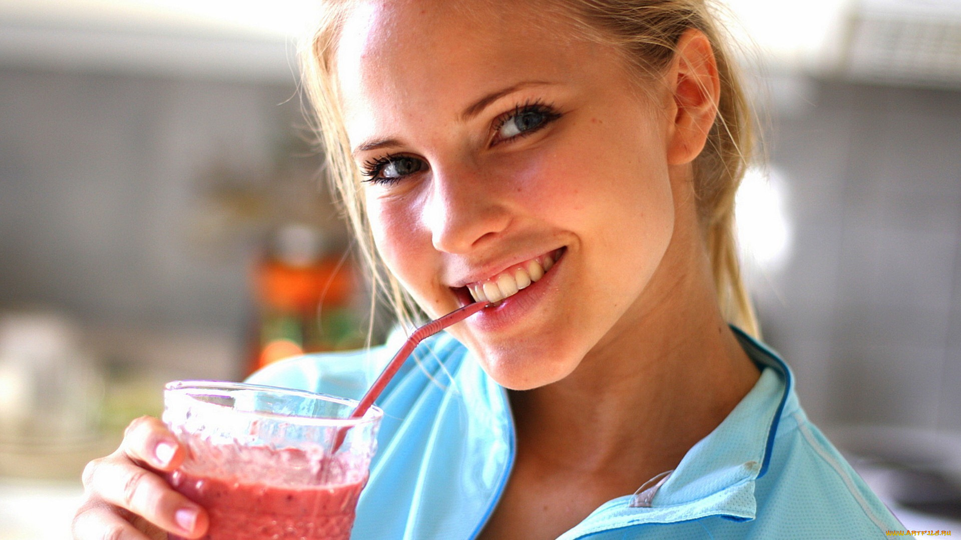 emilie, nereng, девушки, лицо, блондинка, улыбка, коктейль