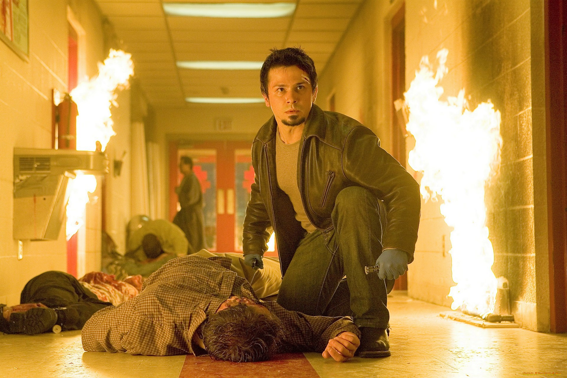 кино, фильмы, planet, terror, парень, трупы, коридор, огонь