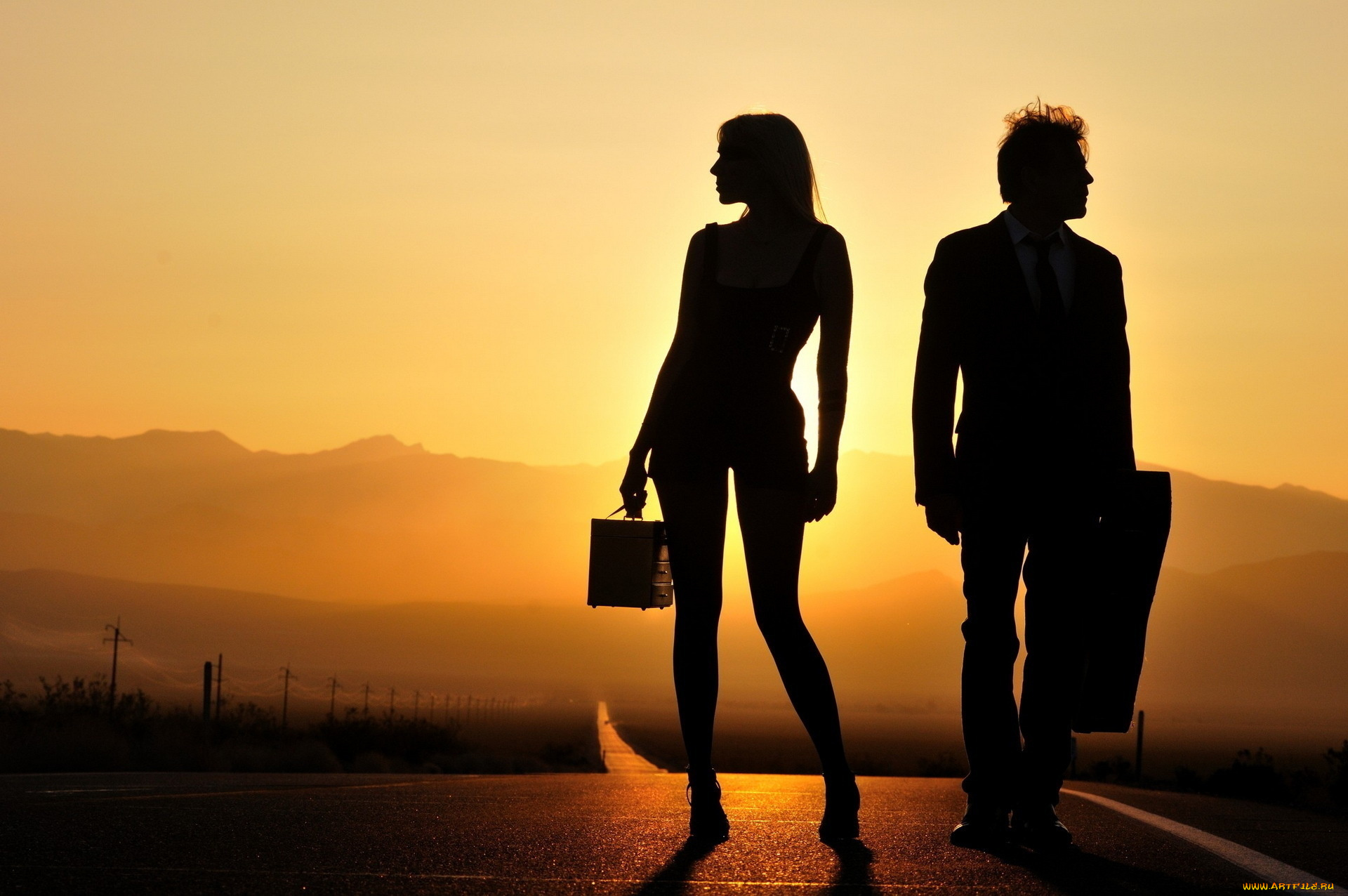 разное, мужчина, женщина, двое, дорога, вечер, закат, силуэт, горы, горизонт, девушка, парень