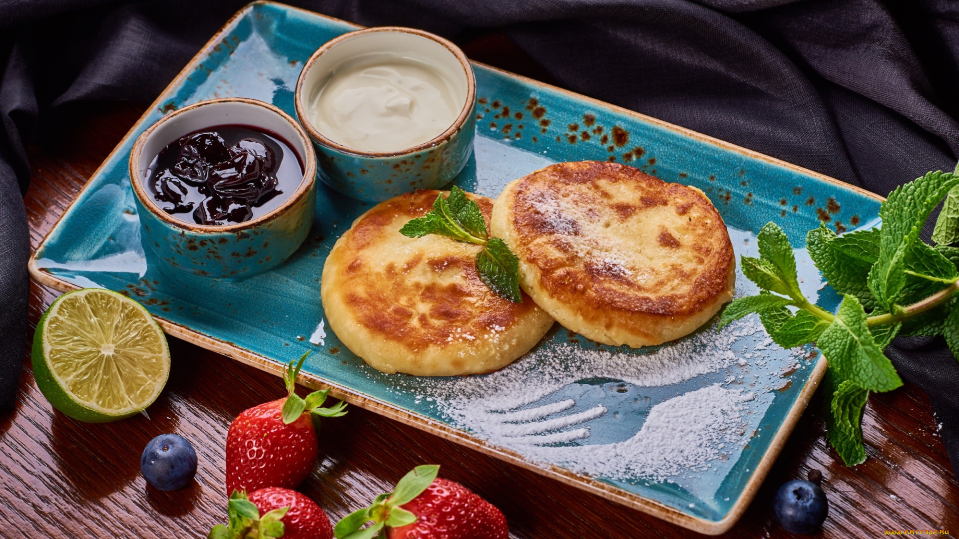 еда, сырные, изделия, голубика, джем, клубника, сырники, сметана, лимон