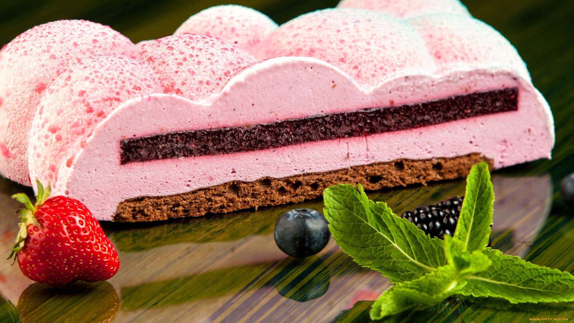 еда, торты, разрез, ягоды, крем, торт, клубника, мята, голубика