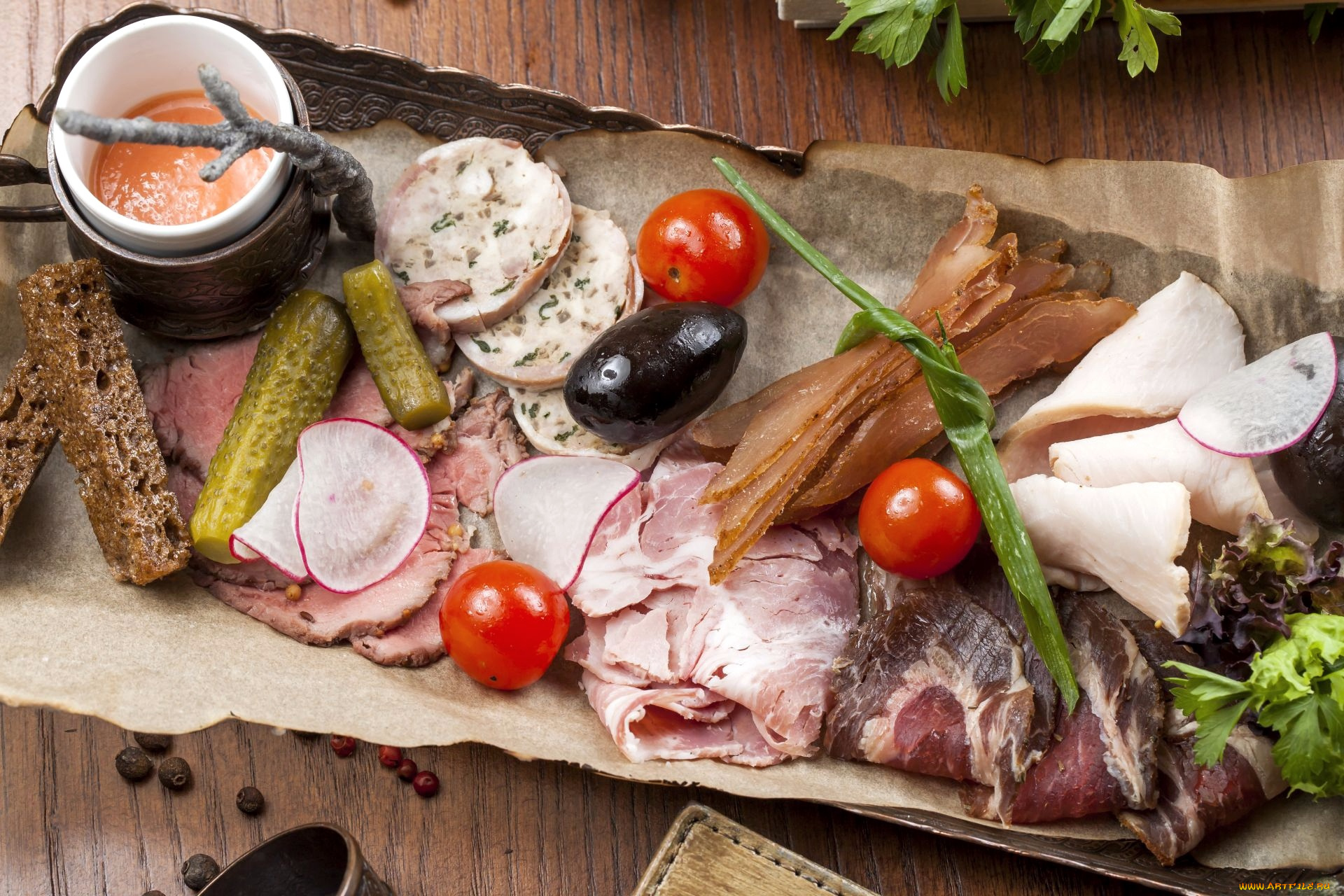 еда, разное, огурец, бастурма, закуска, соус, оливки, помидор, мясо, томаты