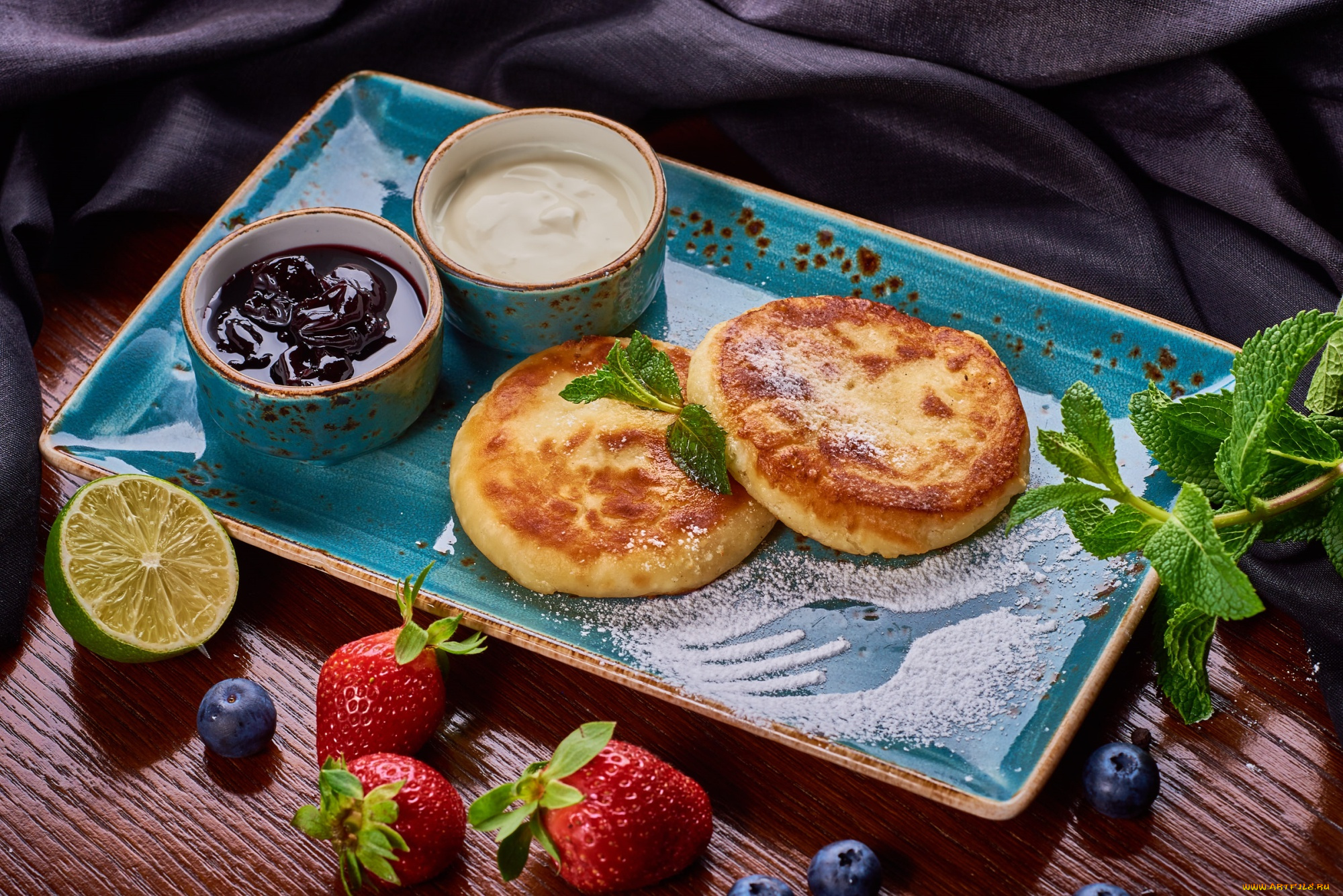 еда, сырные, изделия, голубика, джем, клубника, сырники, сметана, лимон
