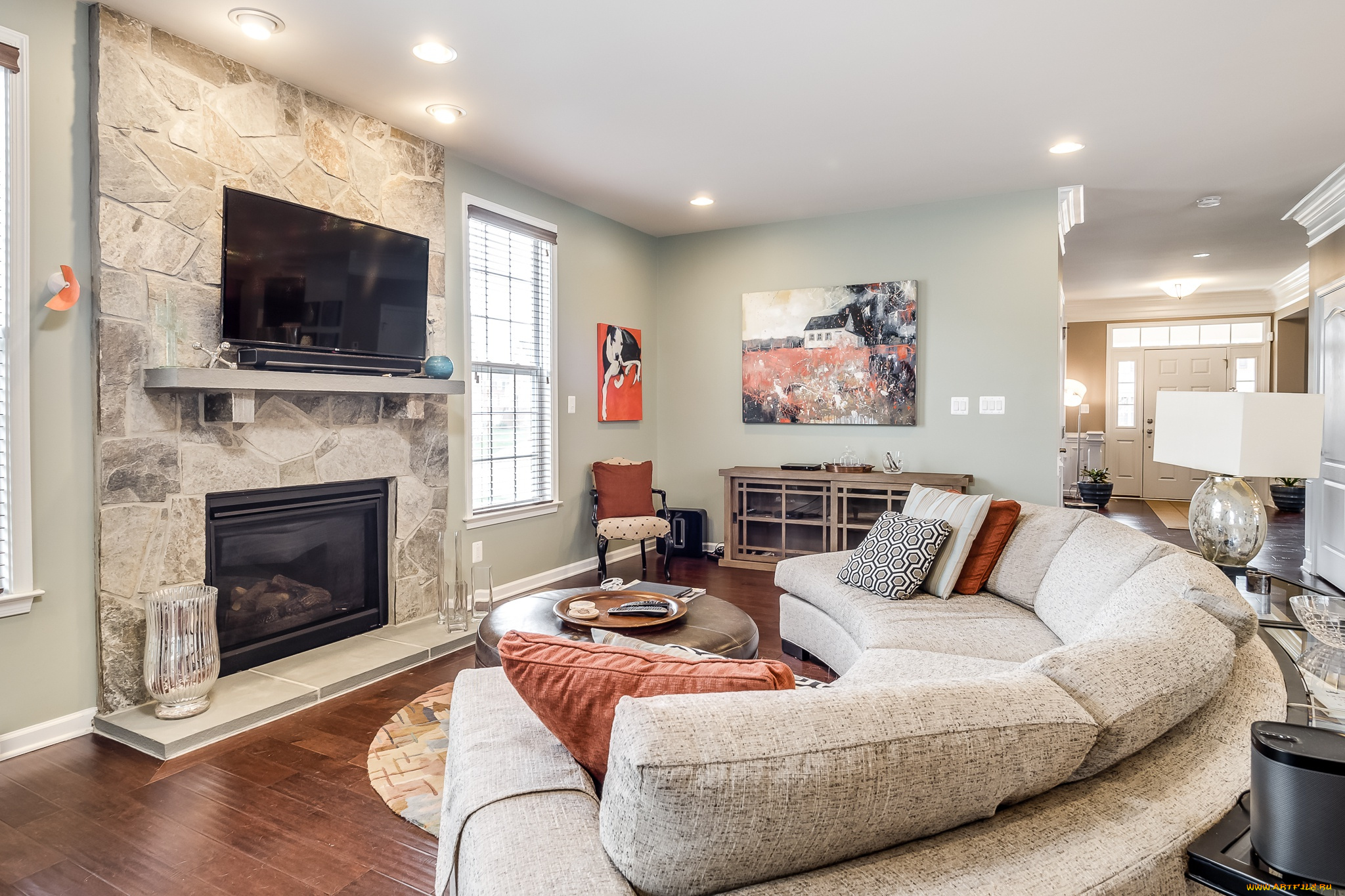 интерьер, гостиная, подушки, камин, дизайн, диван