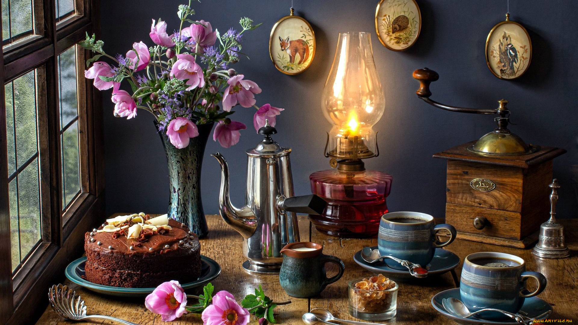 еда, натюрморт, торт, кофе, лампа, букет, кофемолка