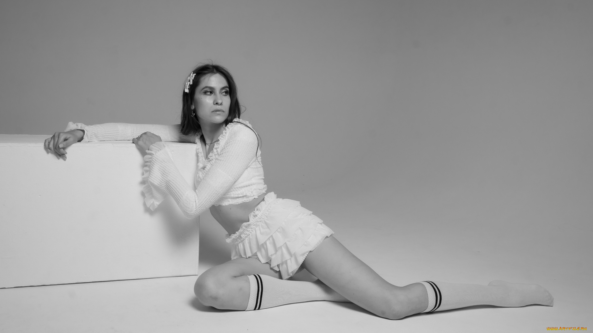 сексуальная, девушка, девушки, -, черно-белые, девушка, женщина, брюнетка, темноволосая, сексуальная, модель, звезда, позирует, разная, обувь, верхняя, стильная, одежда, нижнее, эротическое, бельё, трусы, лифчик, колготки, чулки, аксессуары, макияж, и, множество, элементов, на, фотографии